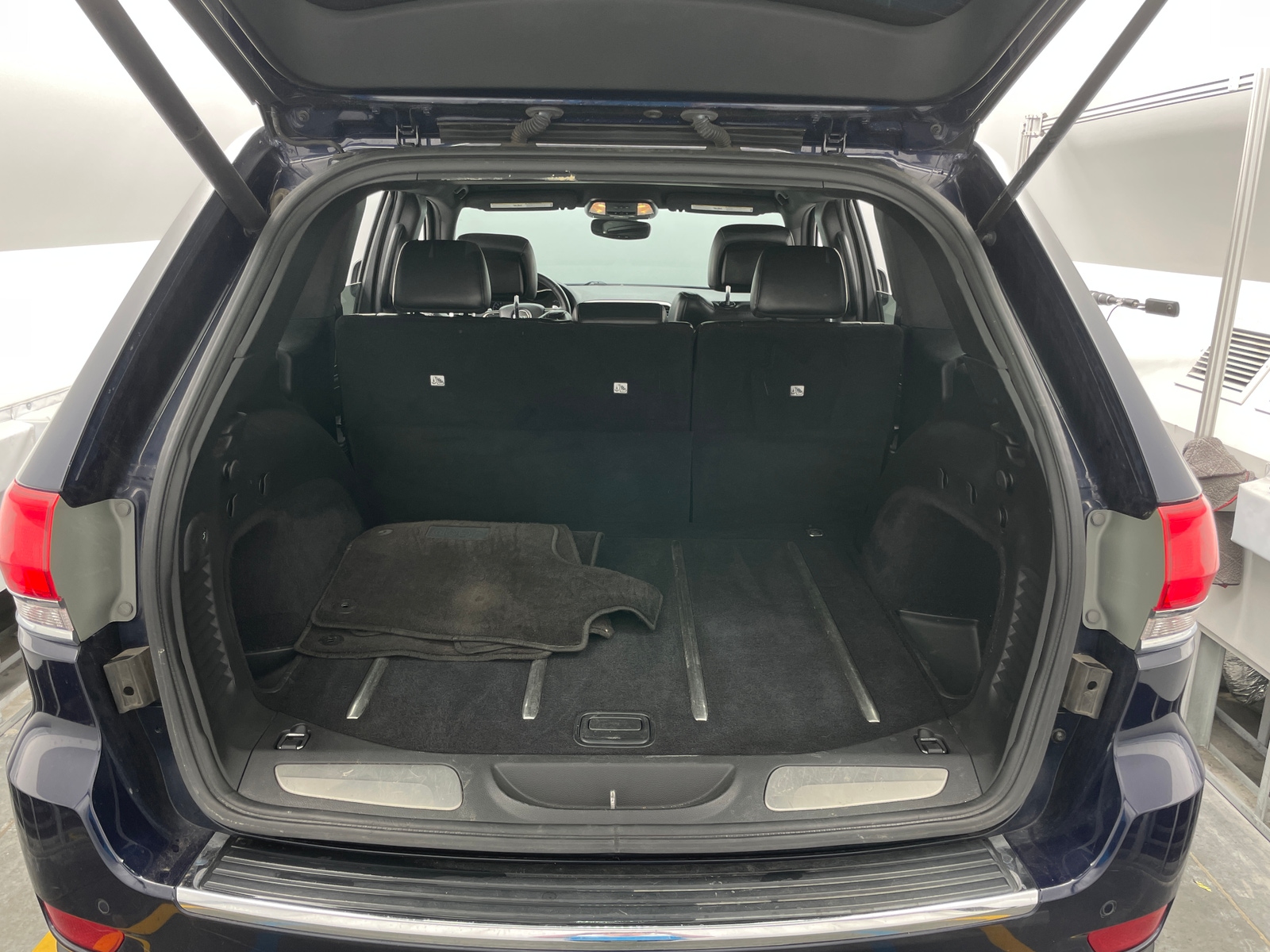 Thumbnail: 2017 Jeep Grand Cherokee - 6
