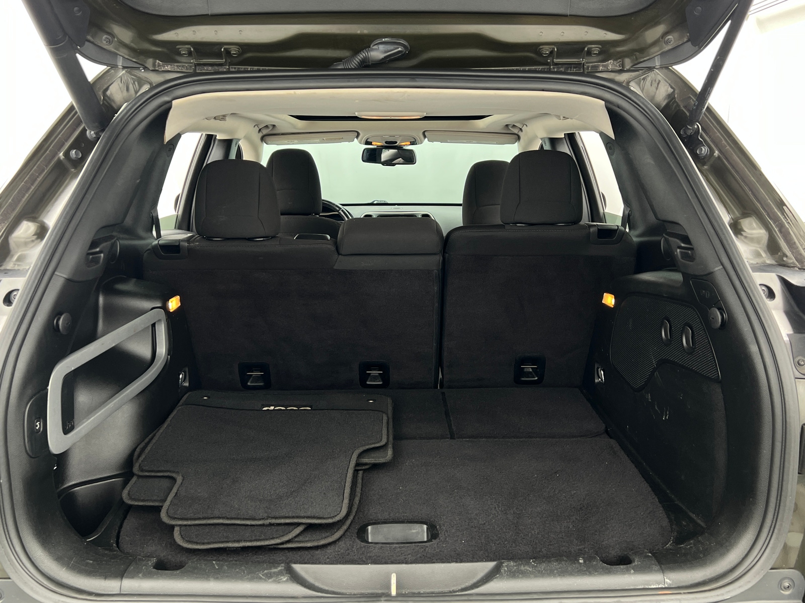 Thumbnail: 2016 Jeep Cherokee - 7
