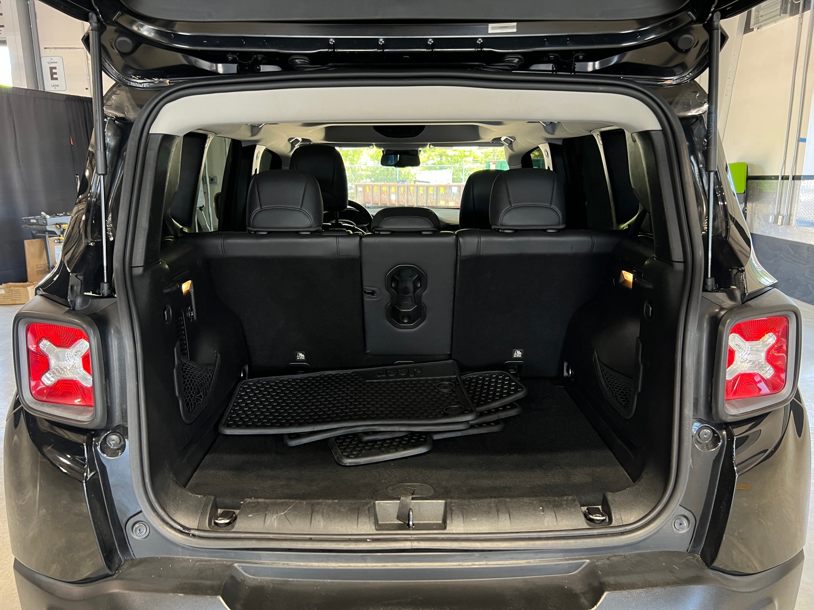 Thumbnail: 2016 Jeep Renegade - 7