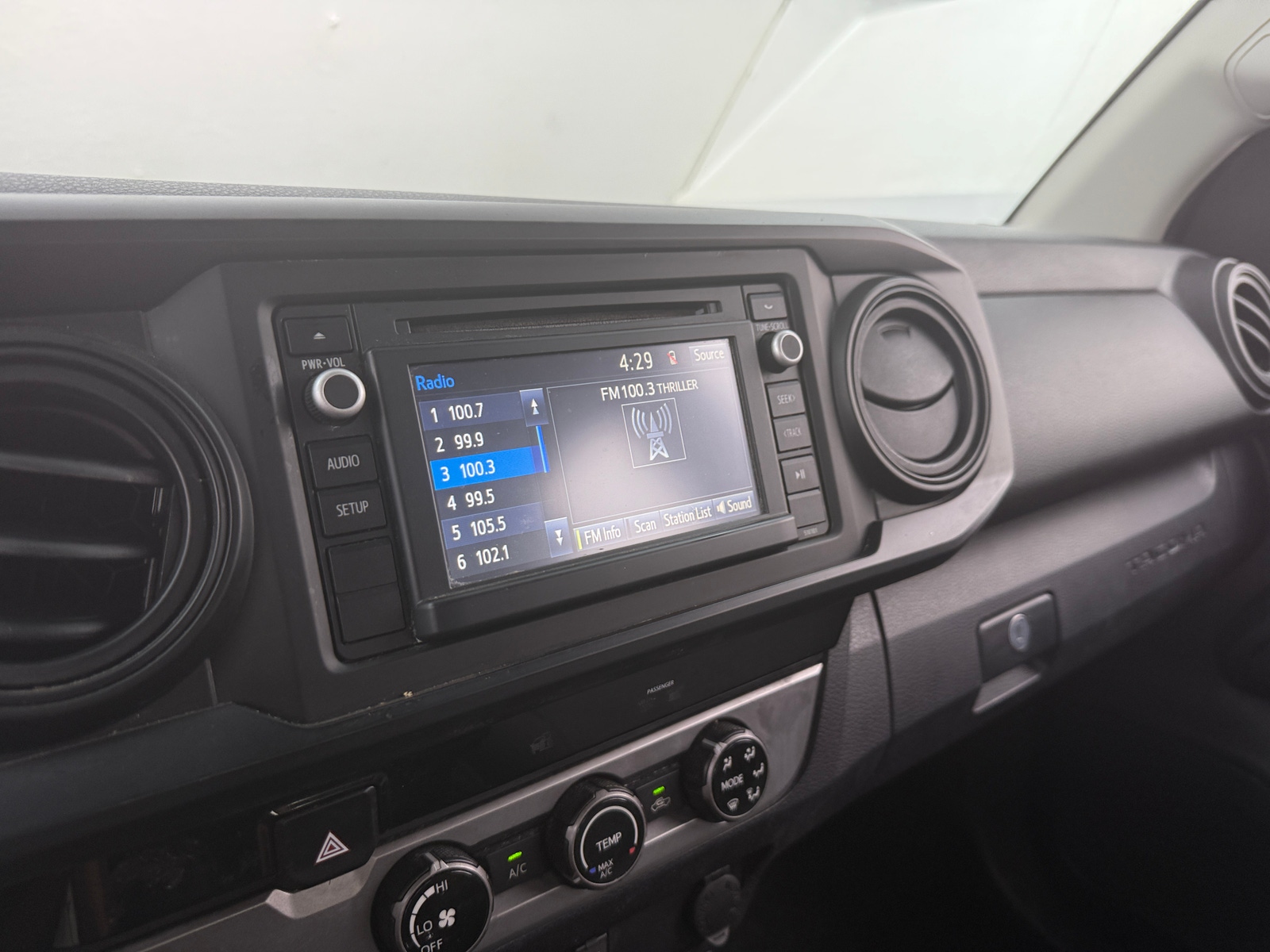 Thumbnail: 2016 Toyota Tacoma - 4