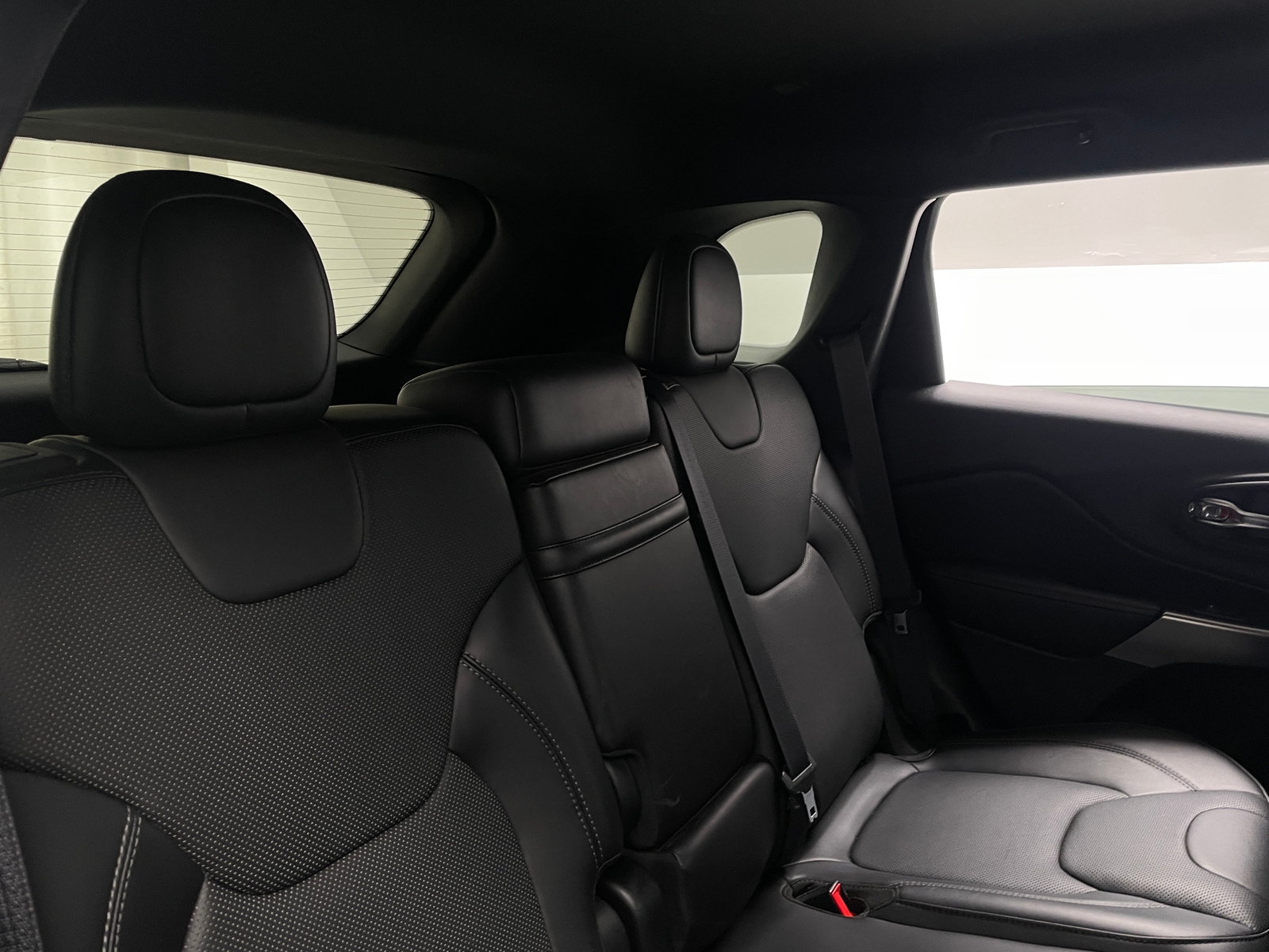 Thumbnail: 2019 Jeep Cherokee - 6