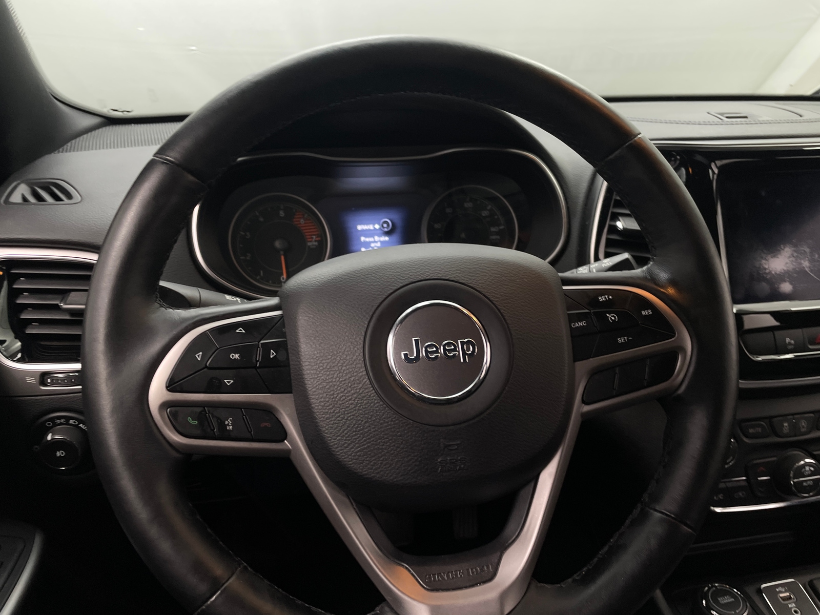 Thumbnail: 2019 Jeep Cherokee - 5