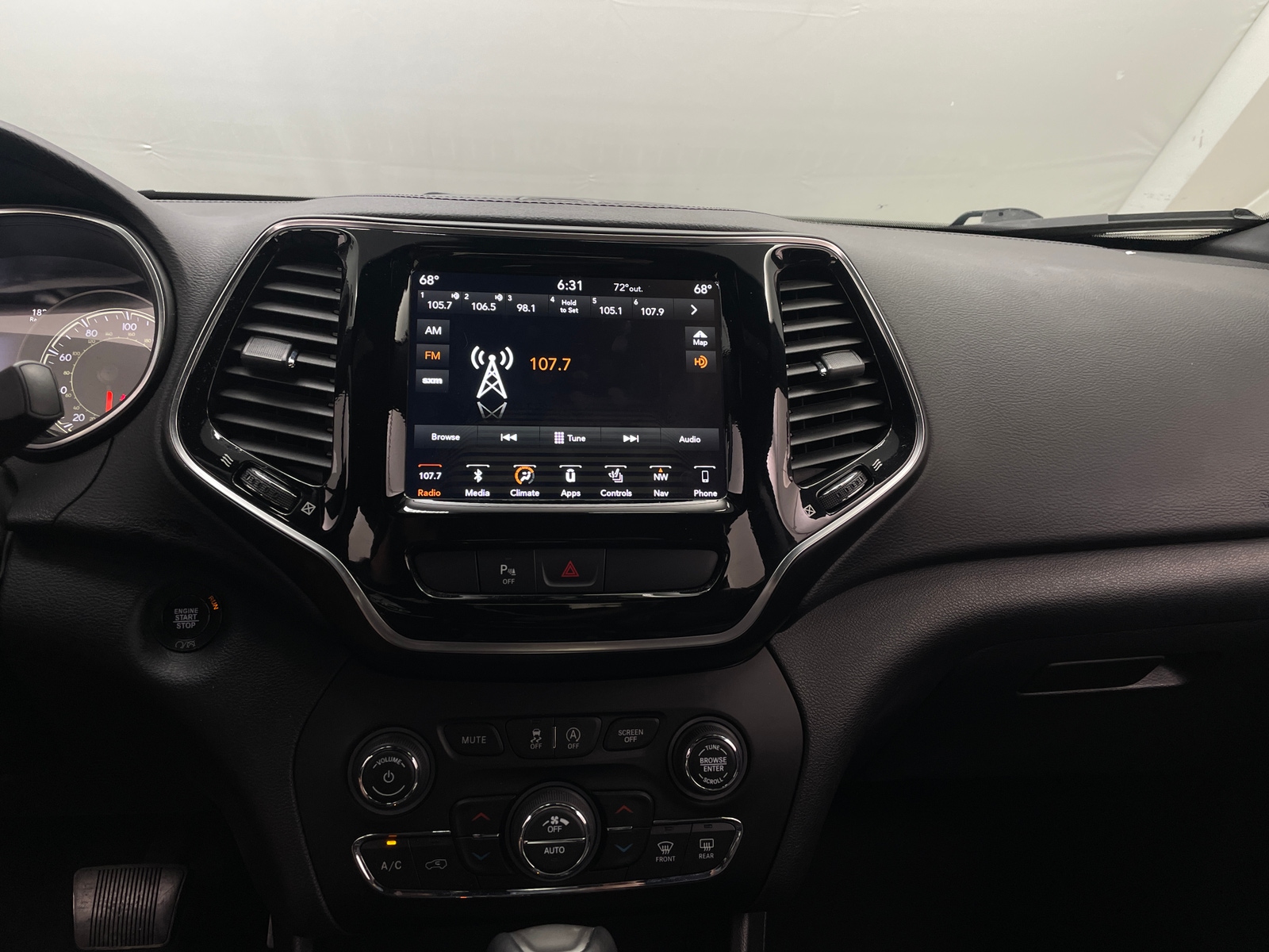 Thumbnail: 2019 Jeep Cherokee - 4