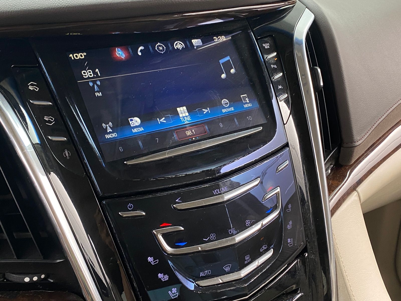 Thumbnail: 2016 Cadillac Escalade - 3