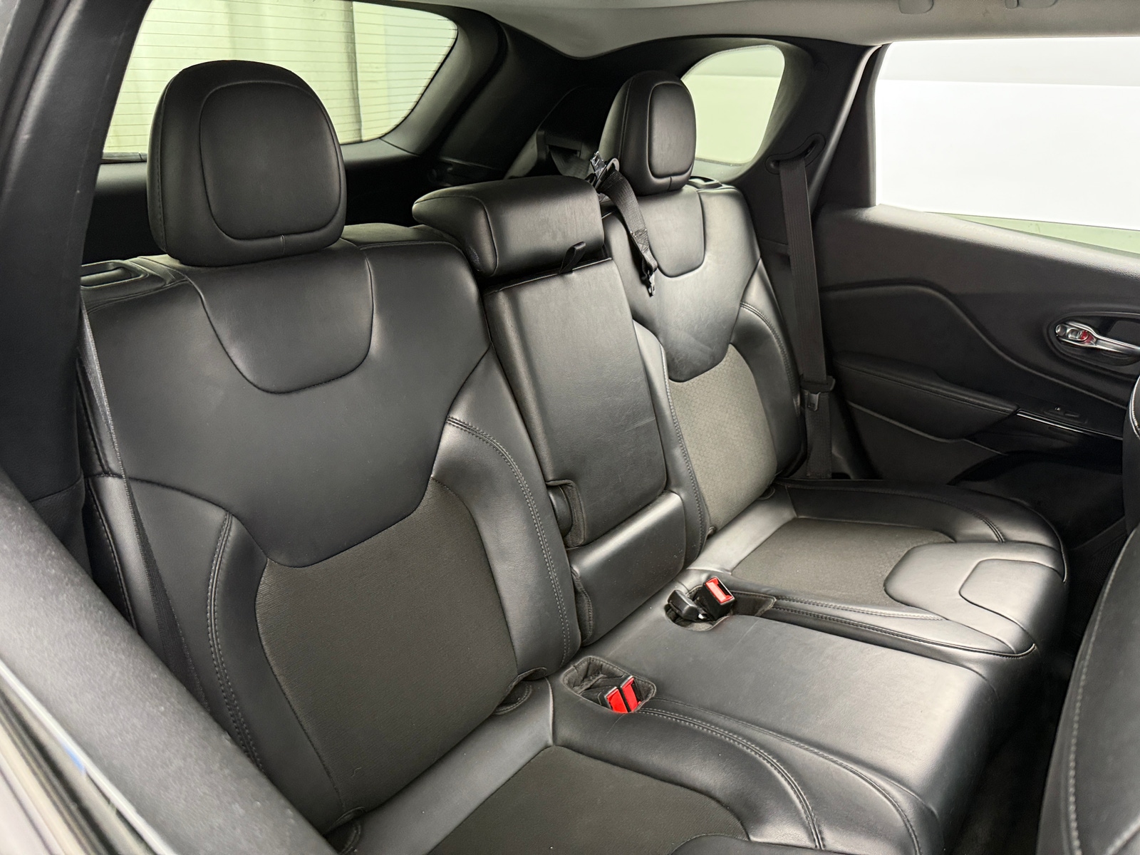 Thumbnail: 2020 Jeep Cherokee - 6