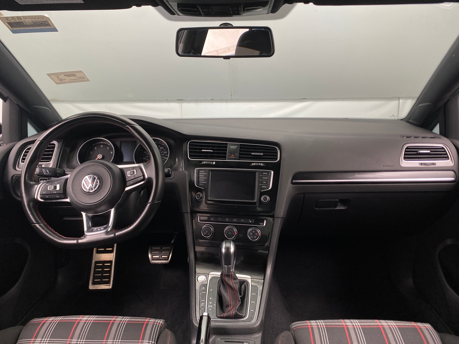 Thumbnail: 2017 Volkswagen Golf - 3