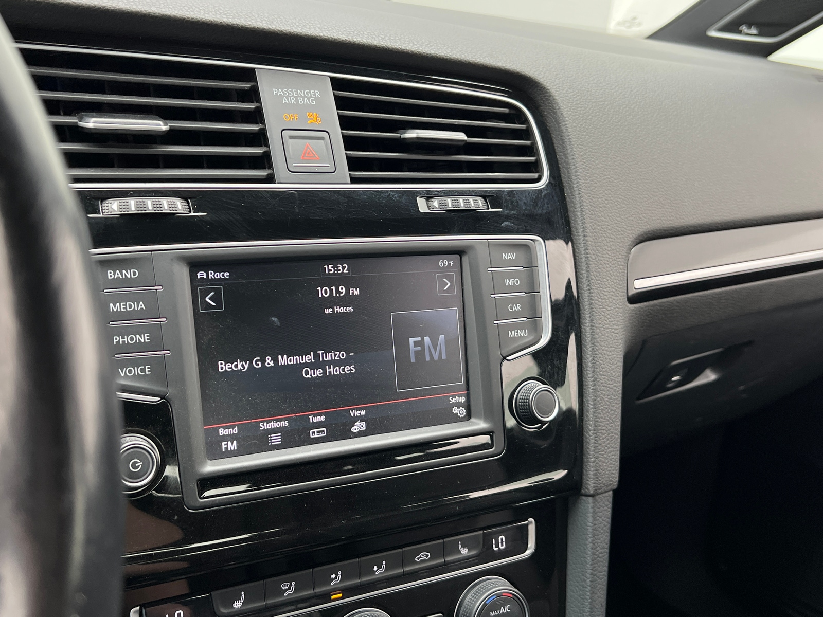 Thumbnail: 2016 Volkswagen Golf - 3