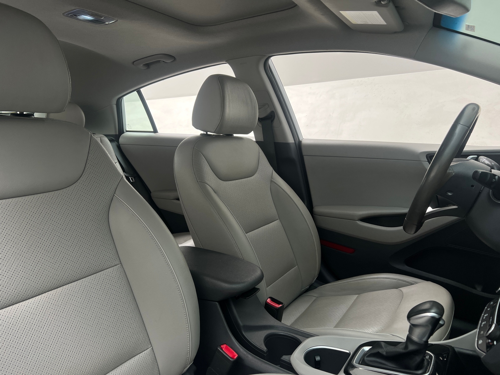 Thumbnail: 2017 Hyundai Ioniq - 2