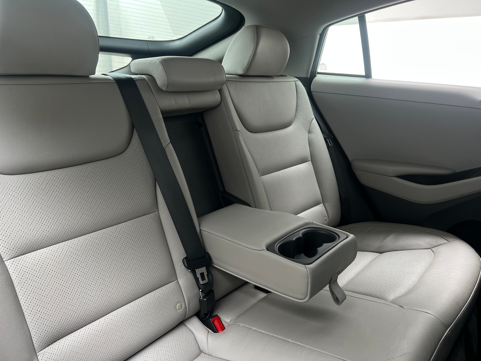 Thumbnail: 2017 Hyundai Ioniq - 6