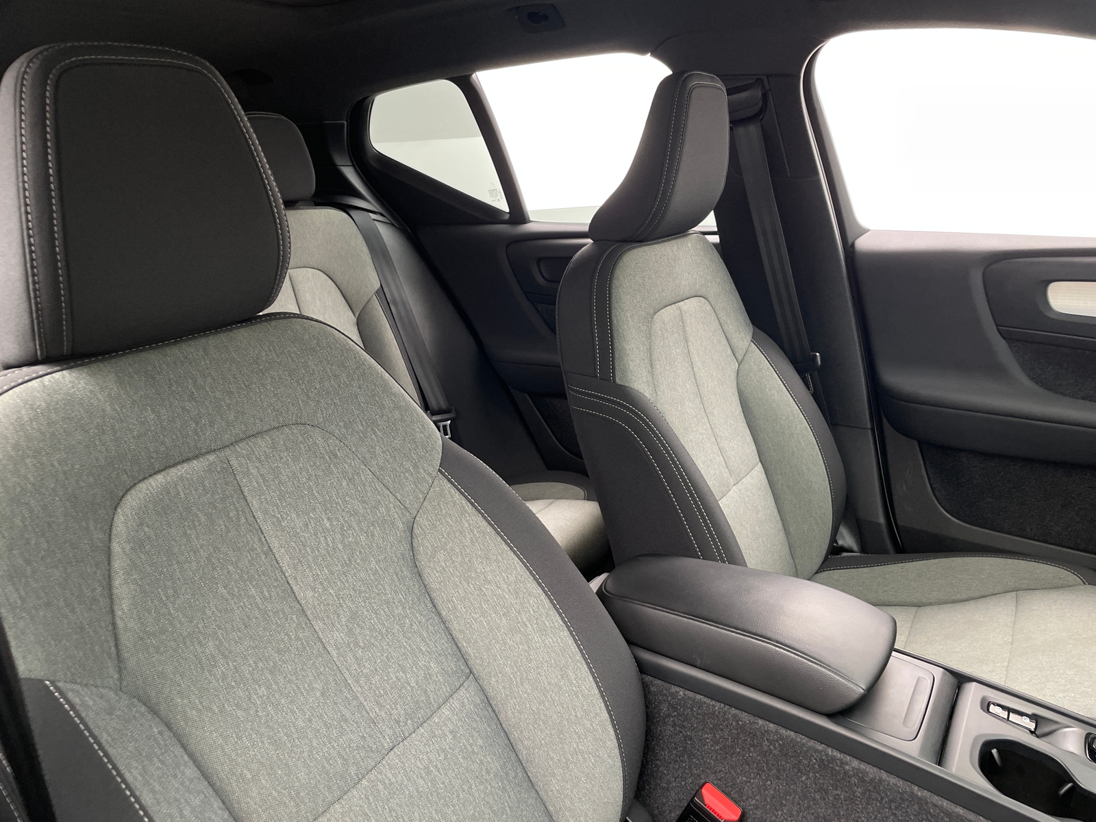 Thumbnail: 2025 Volvo XC40 - 2