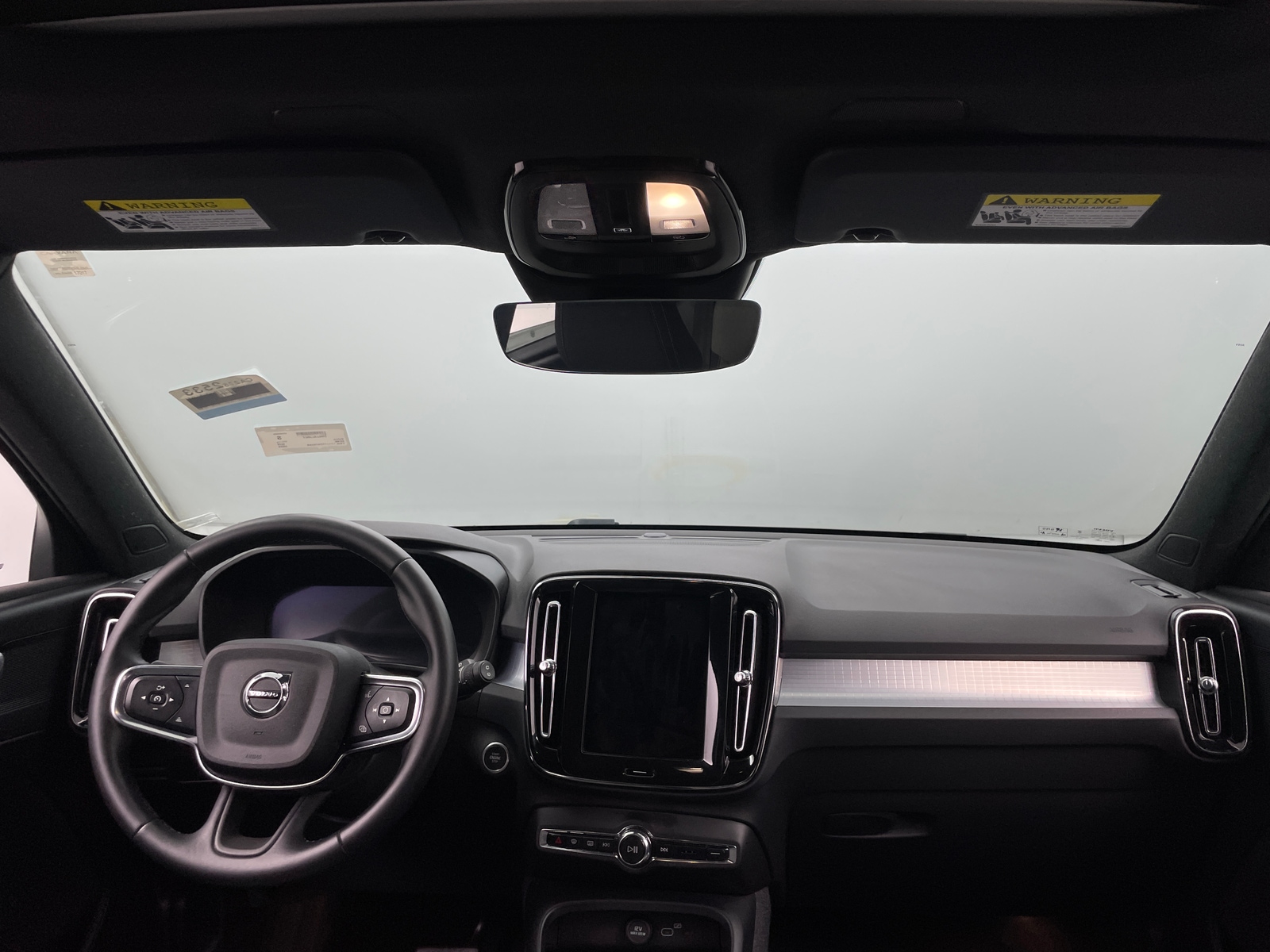 Thumbnail: 2025 Volvo XC40 - 3