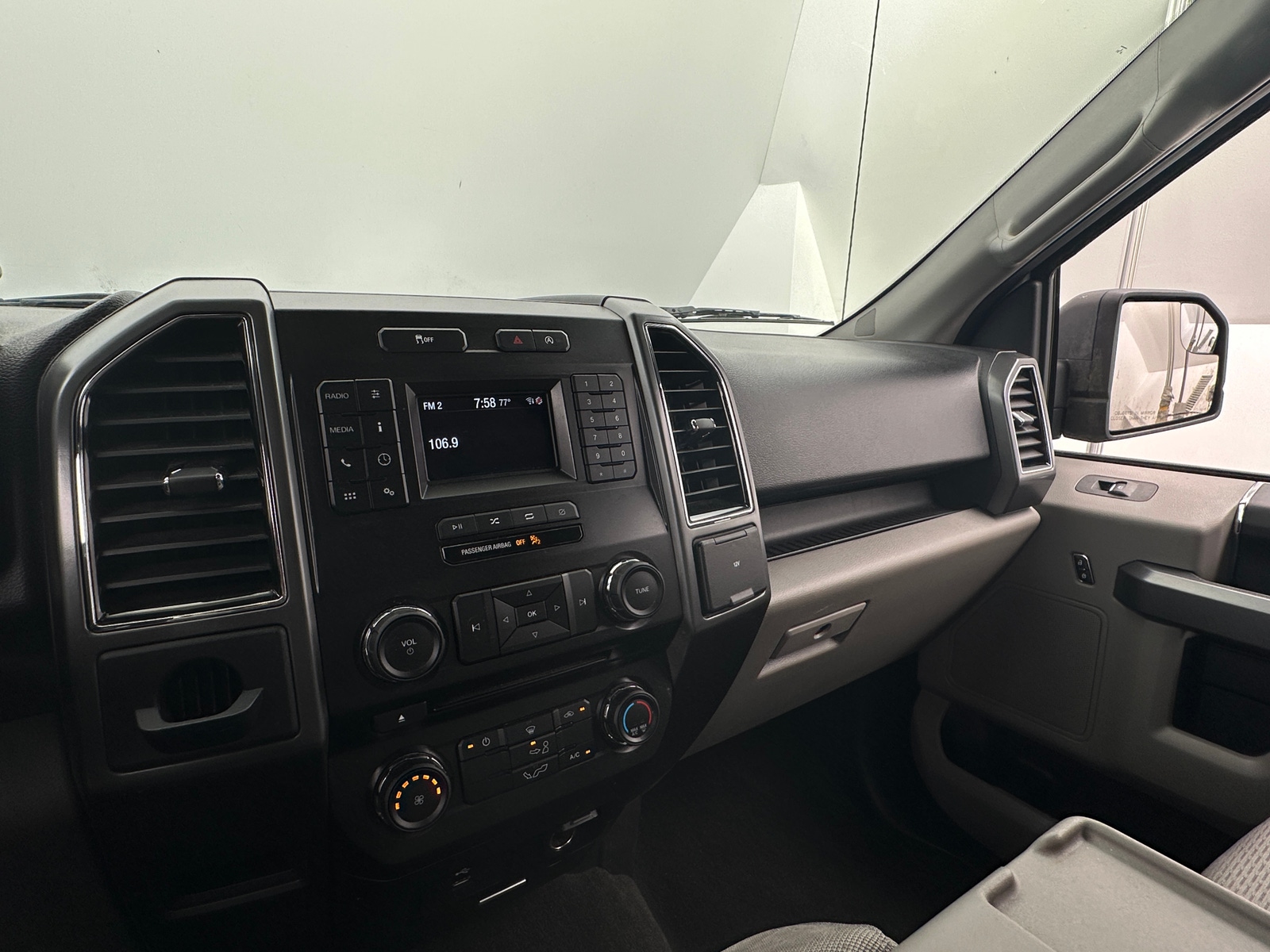 Thumbnail: 2018 Ford Econoline - 4