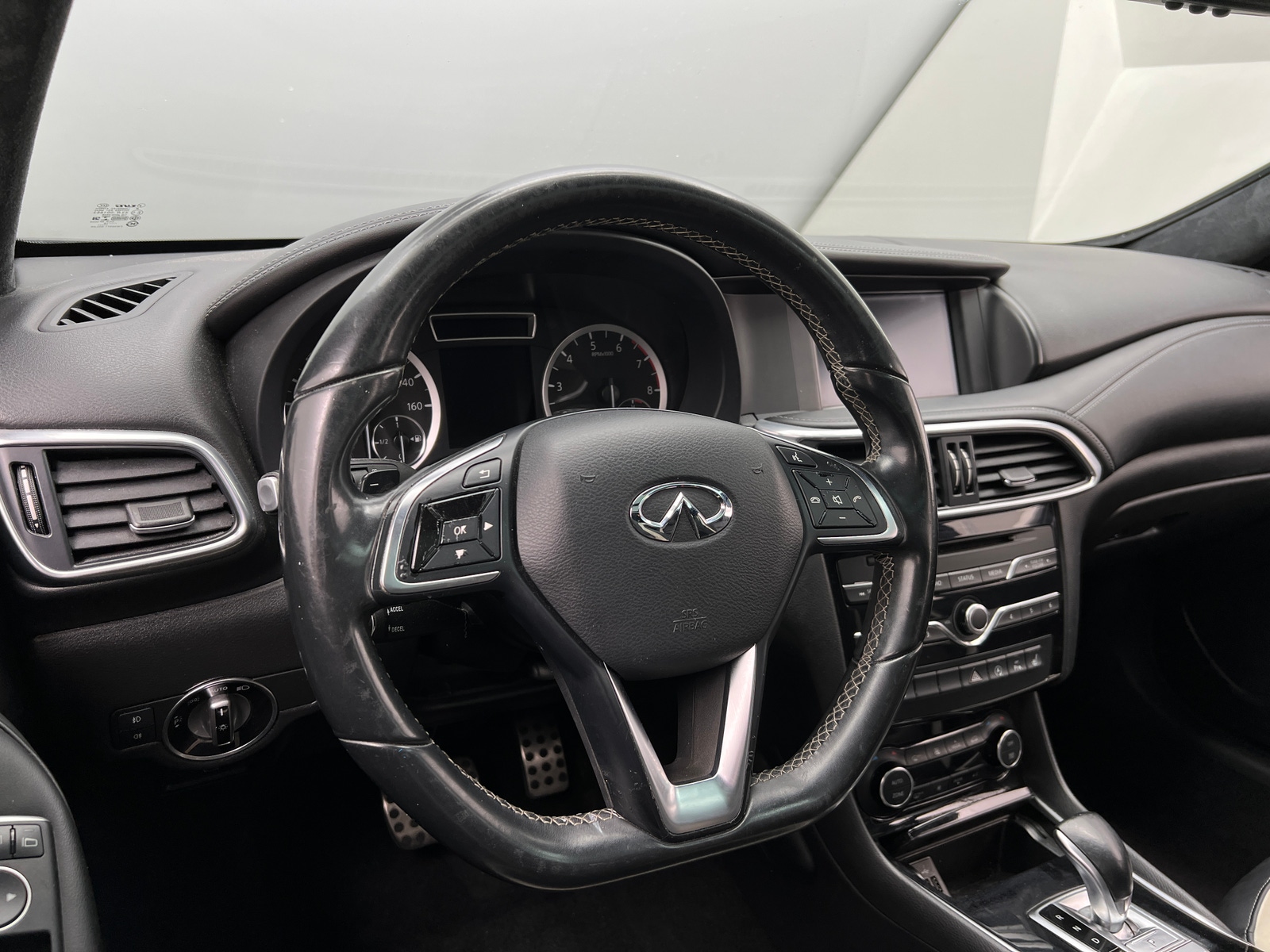 Thumbnail: 2017 INFINITI QX30 - 4