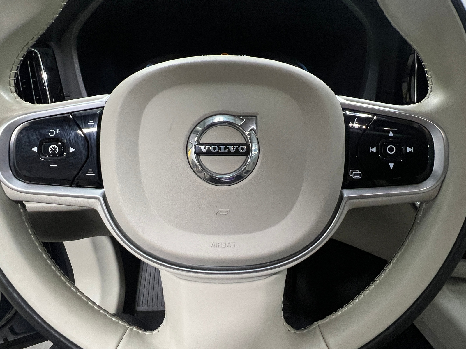 Thumbnail: 2021 Volvo XC60 - 4