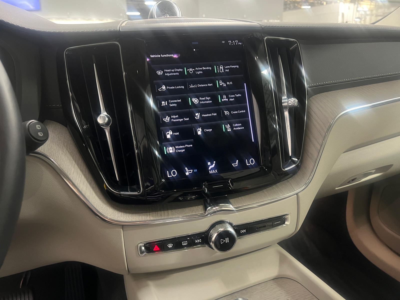 Thumbnail: 2021 Volvo XC60 - 3