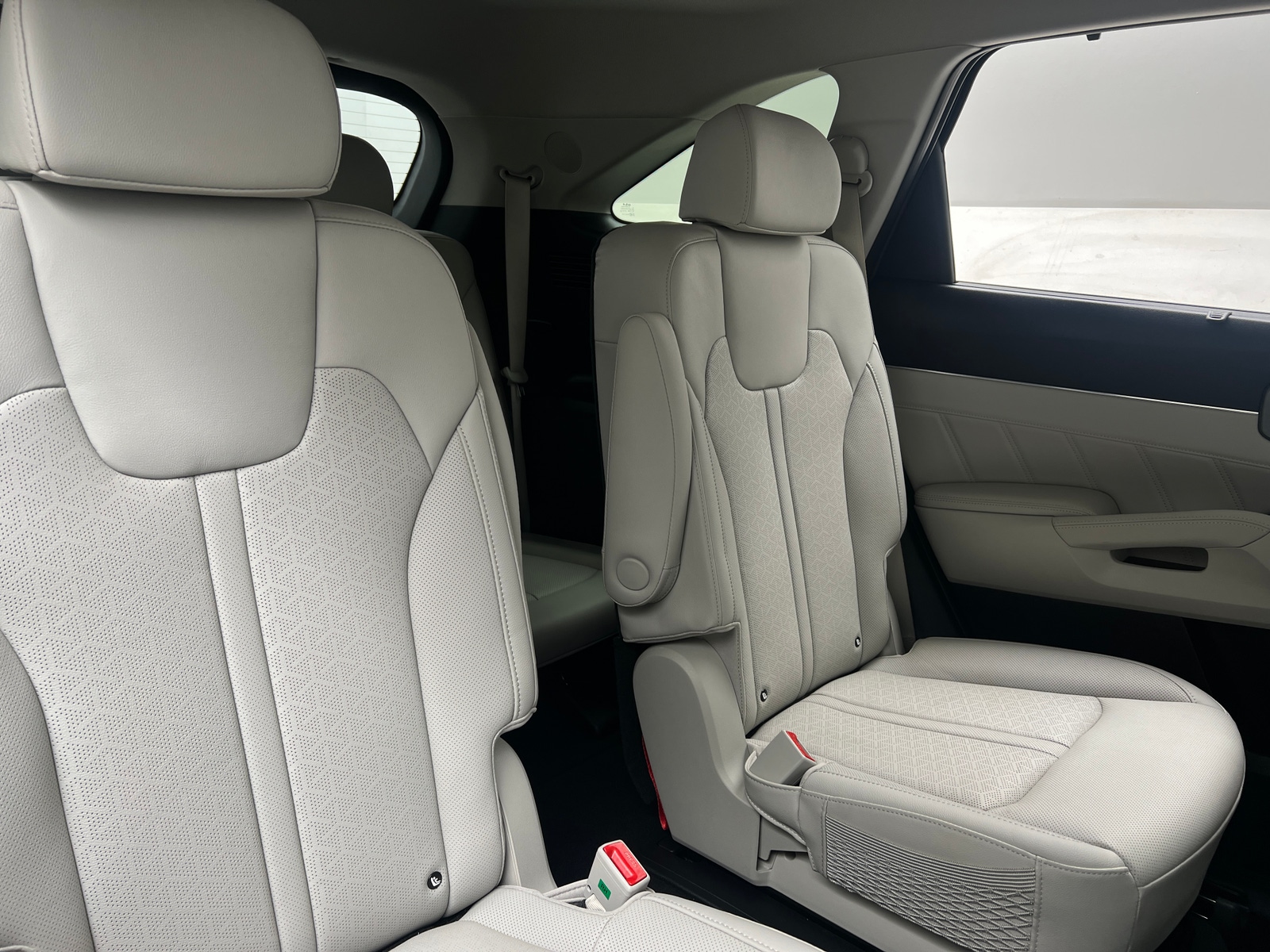 Thumbnail: 2023 Kia Sorento - 5