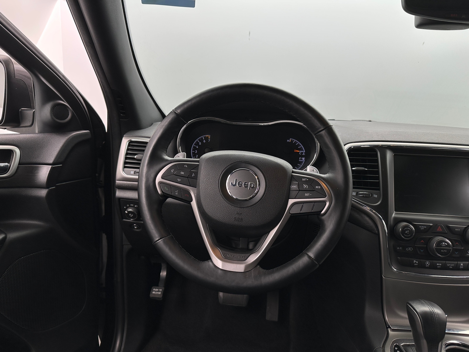Thumbnail: 2017 Jeep Grand Cherokee - 4