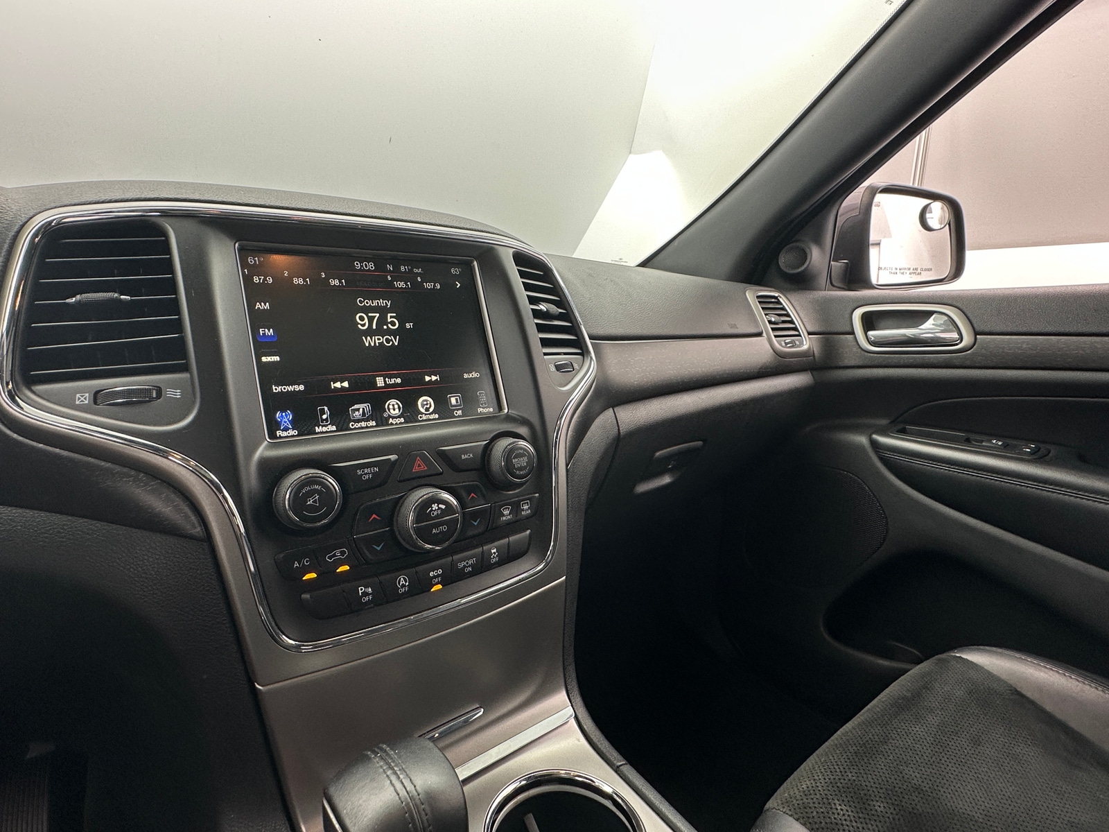 Thumbnail: 2017 Jeep Grand Cherokee - 3