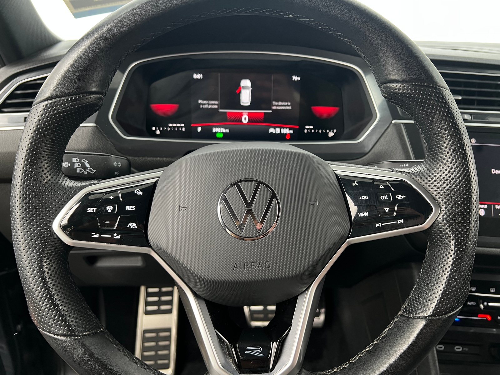 Thumbnail: 2023 Volkswagen Tiguan - 4