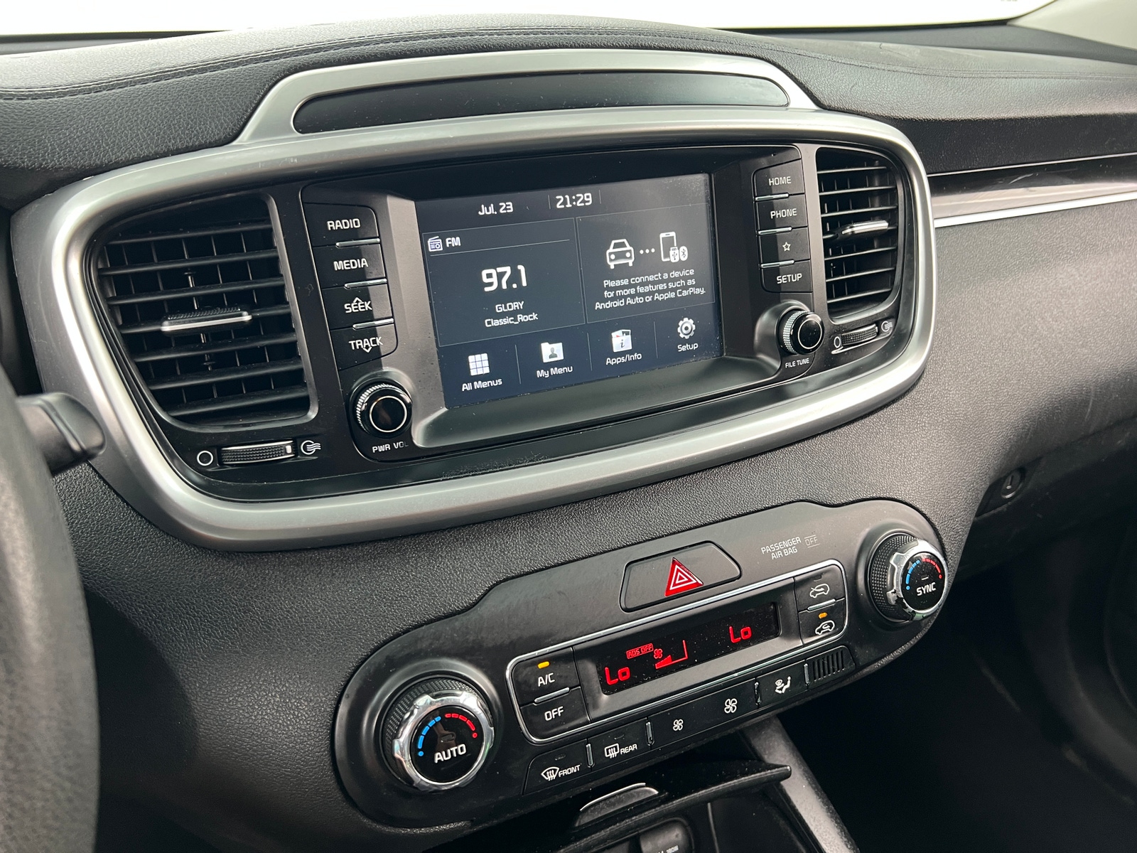 Thumbnail: 2019 Kia Sorento - 4