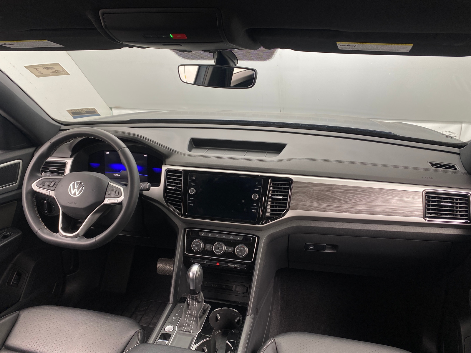 Thumbnail: 2022 Volkswagen Atlas - 3