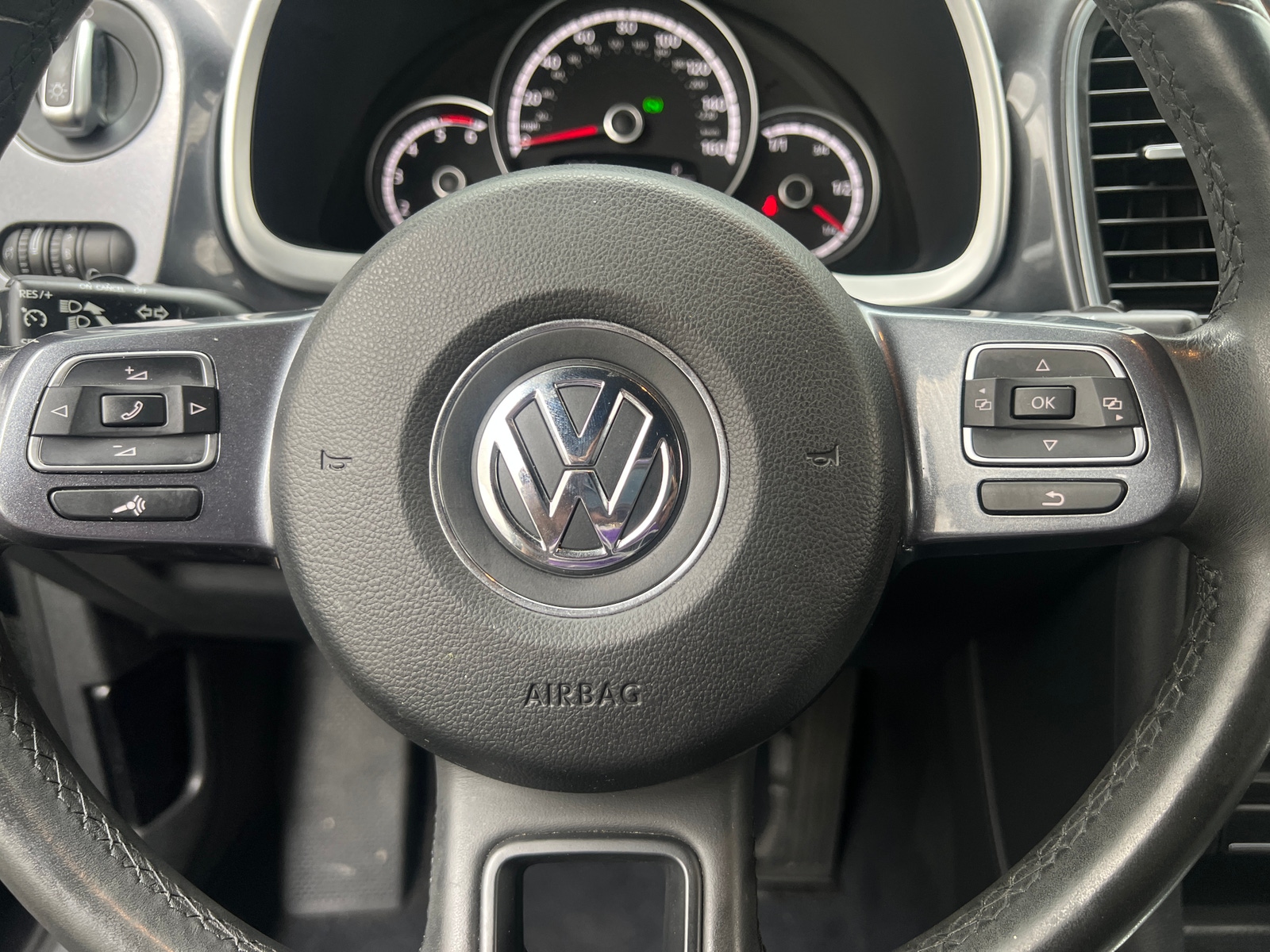 Thumbnail: 2015 Volkswagen Beetle - 4