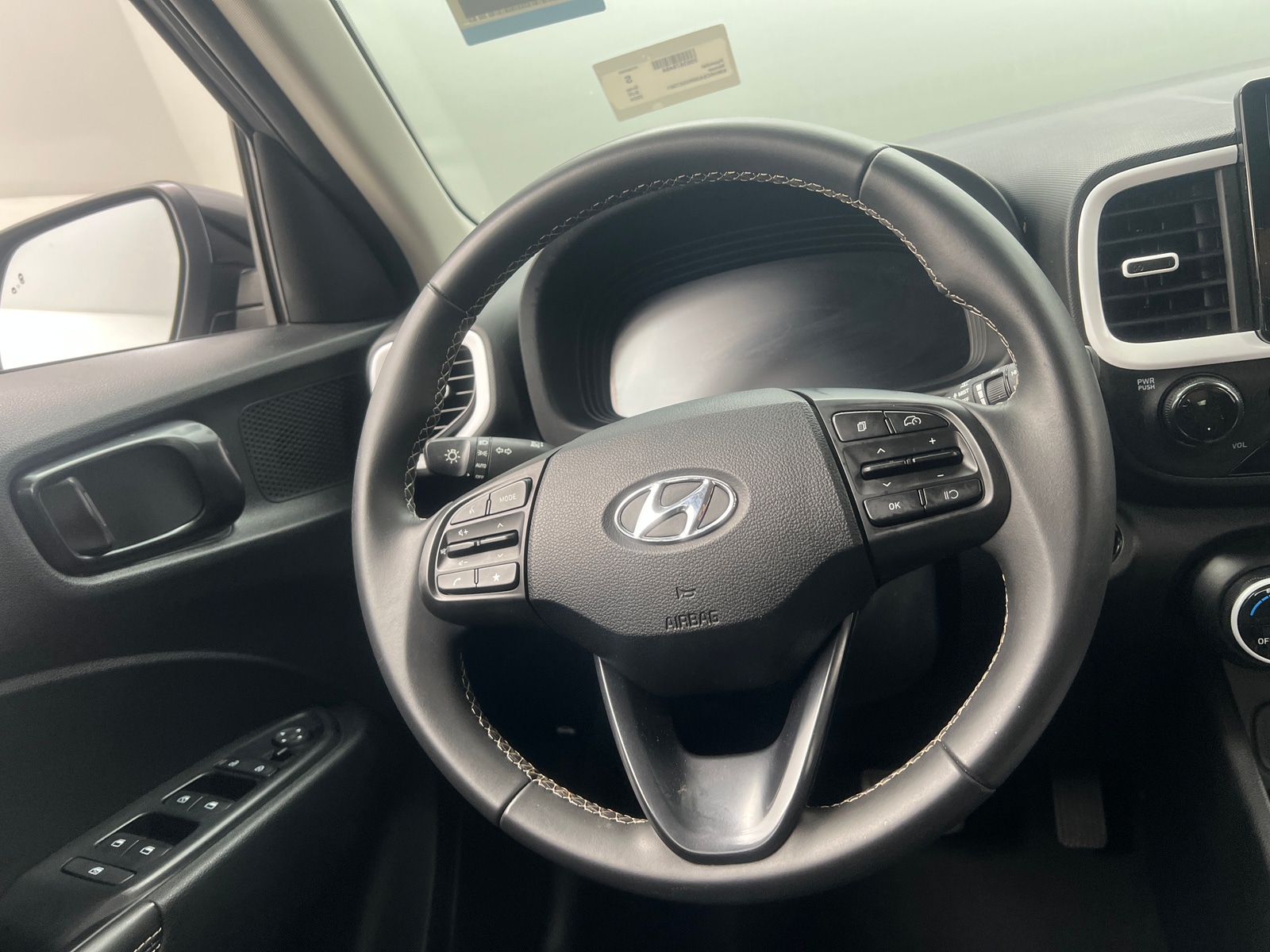 Thumbnail: 2024 Hyundai Venue - 4