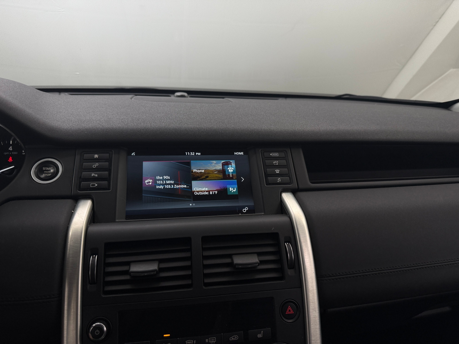 Thumbnail: 2019 Land Rover Discovery Sport - 3