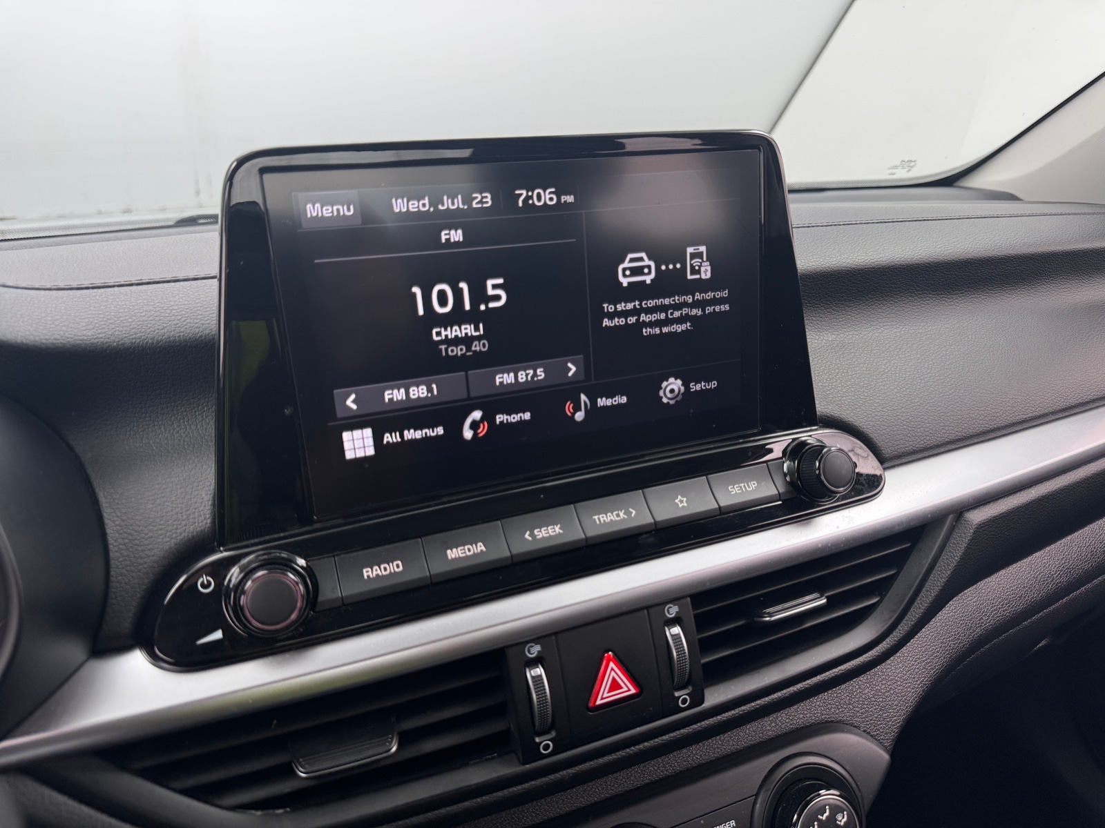 Thumbnail: 2023 Kia Forte - 4