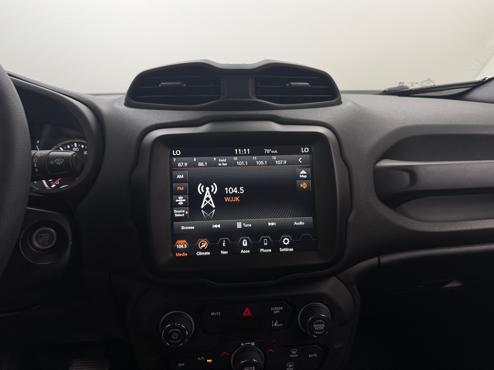 Thumbnail: 2023 Jeep Renegade - 4