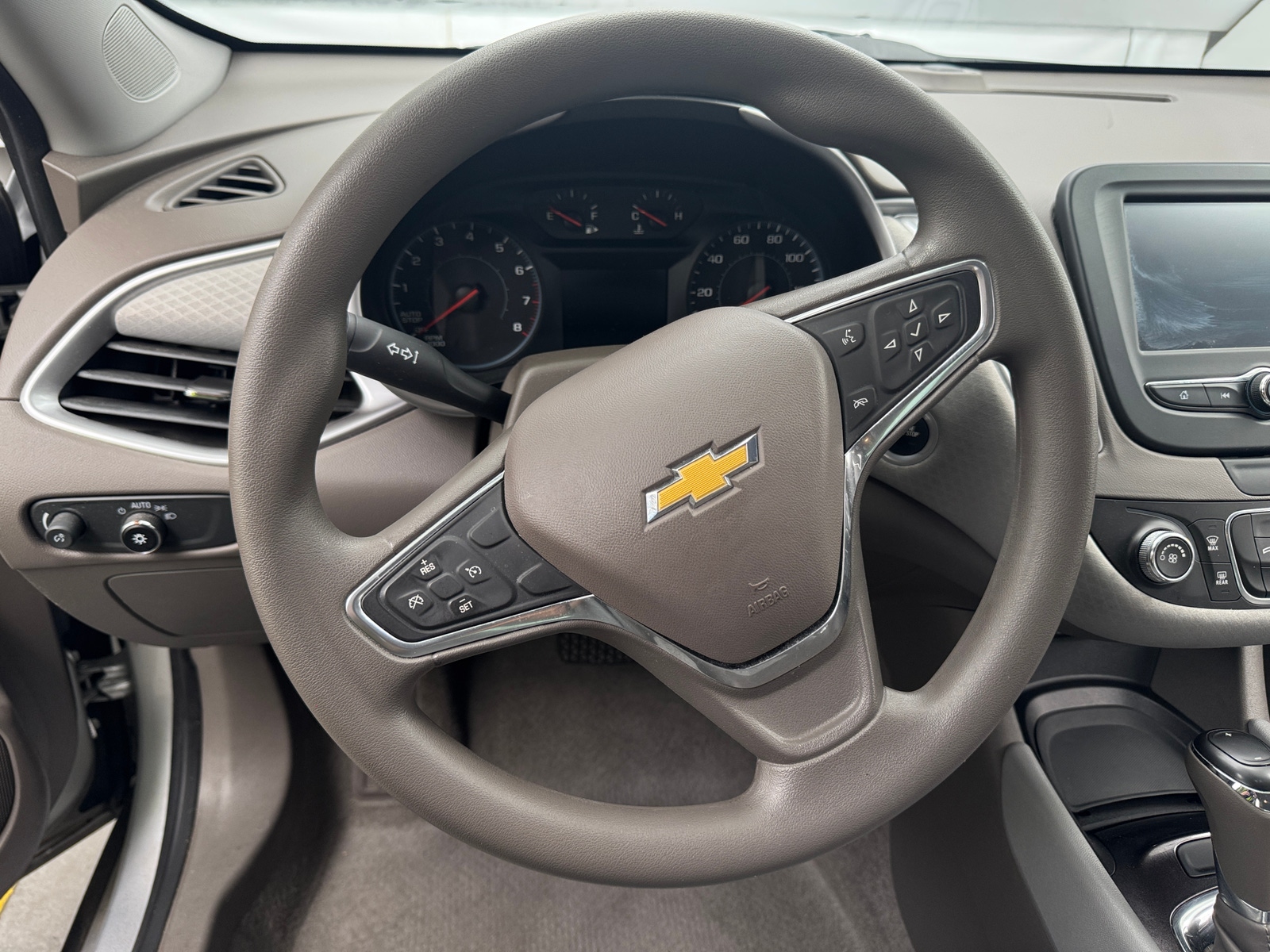 Thumbnail: 2017 Chevrolet Malibu - 5