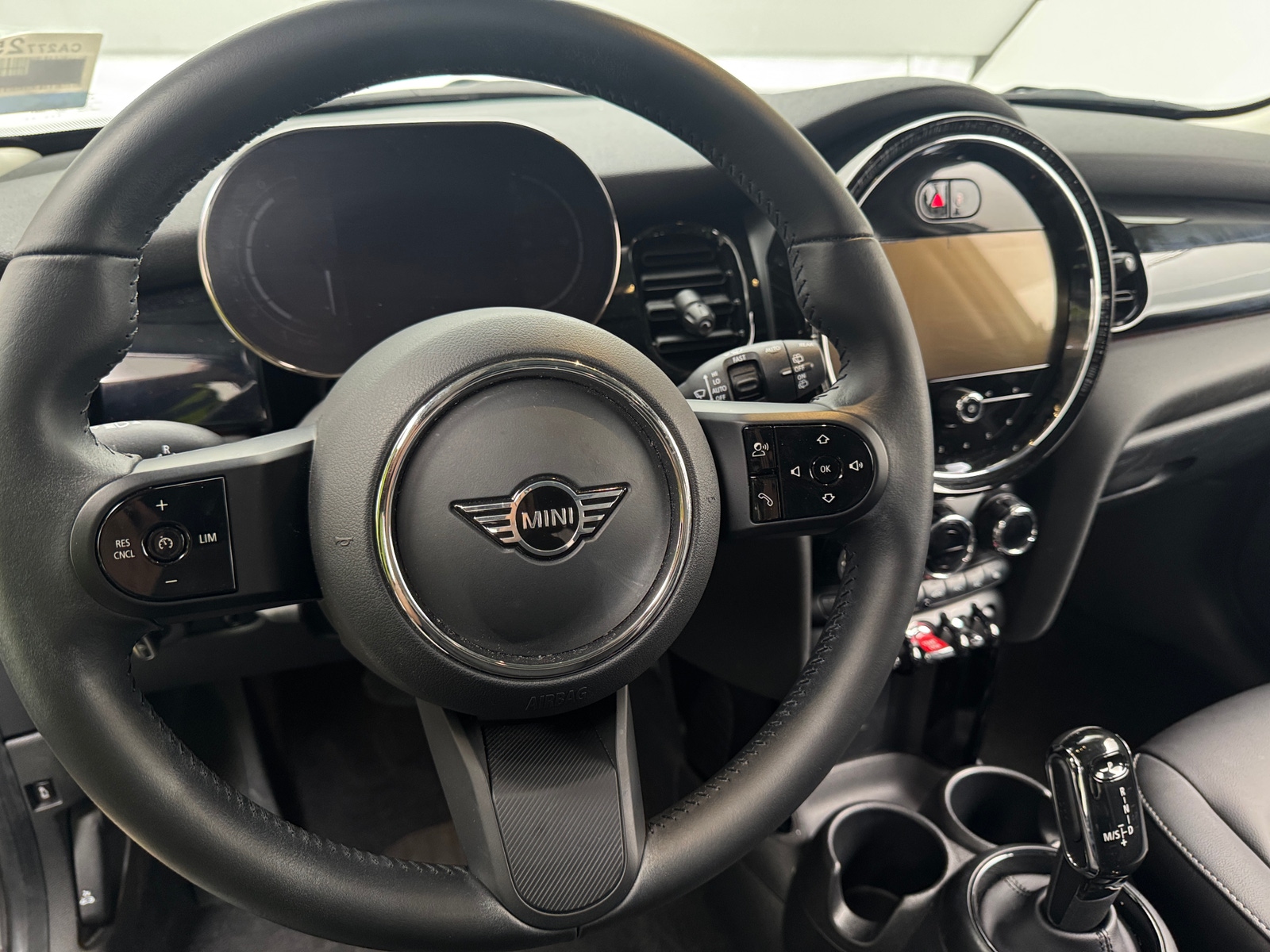Thumbnail: 2022 MINI Cooper Hardtop - 4