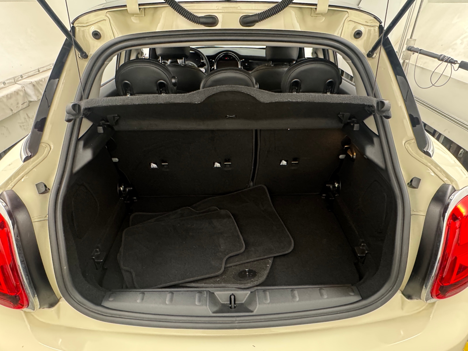 Thumbnail: 2022 MINI Cooper Hardtop - 6