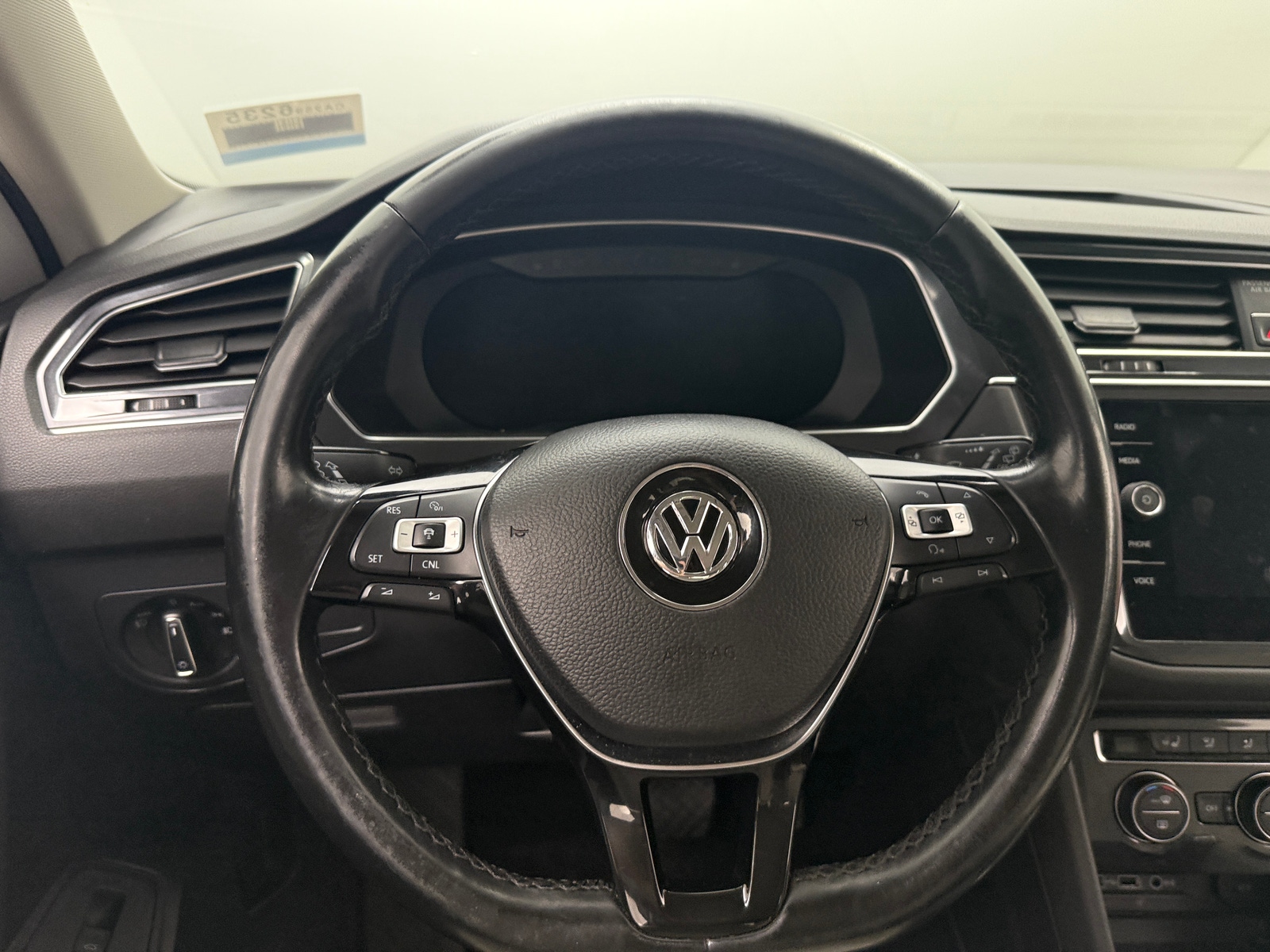 Thumbnail: 2018 Volkswagen Tiguan - 4