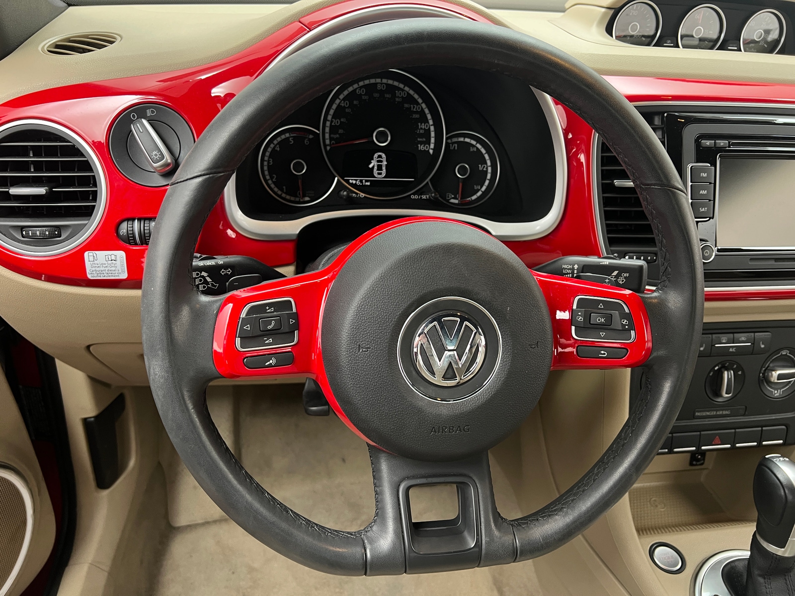 Thumbnail: 2015 Volkswagen Beetle - 4