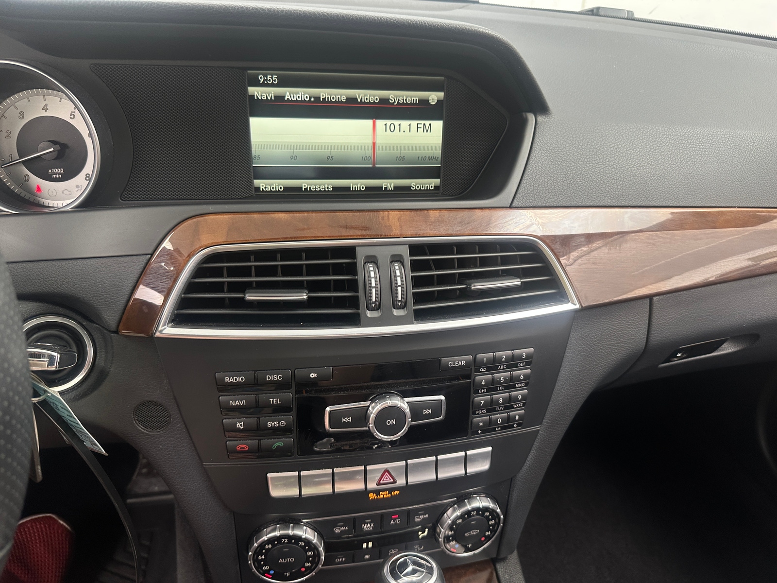Thumbnail: 2014 Mercedes-Benz C-Class - 3