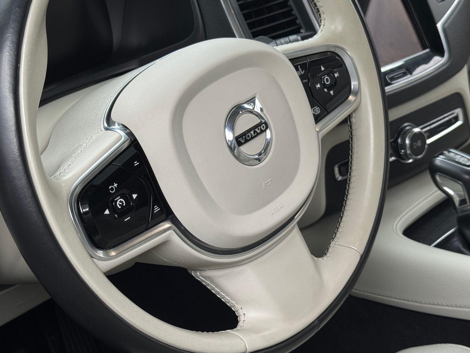 Thumbnail: 2020 Volvo XC90 - 4