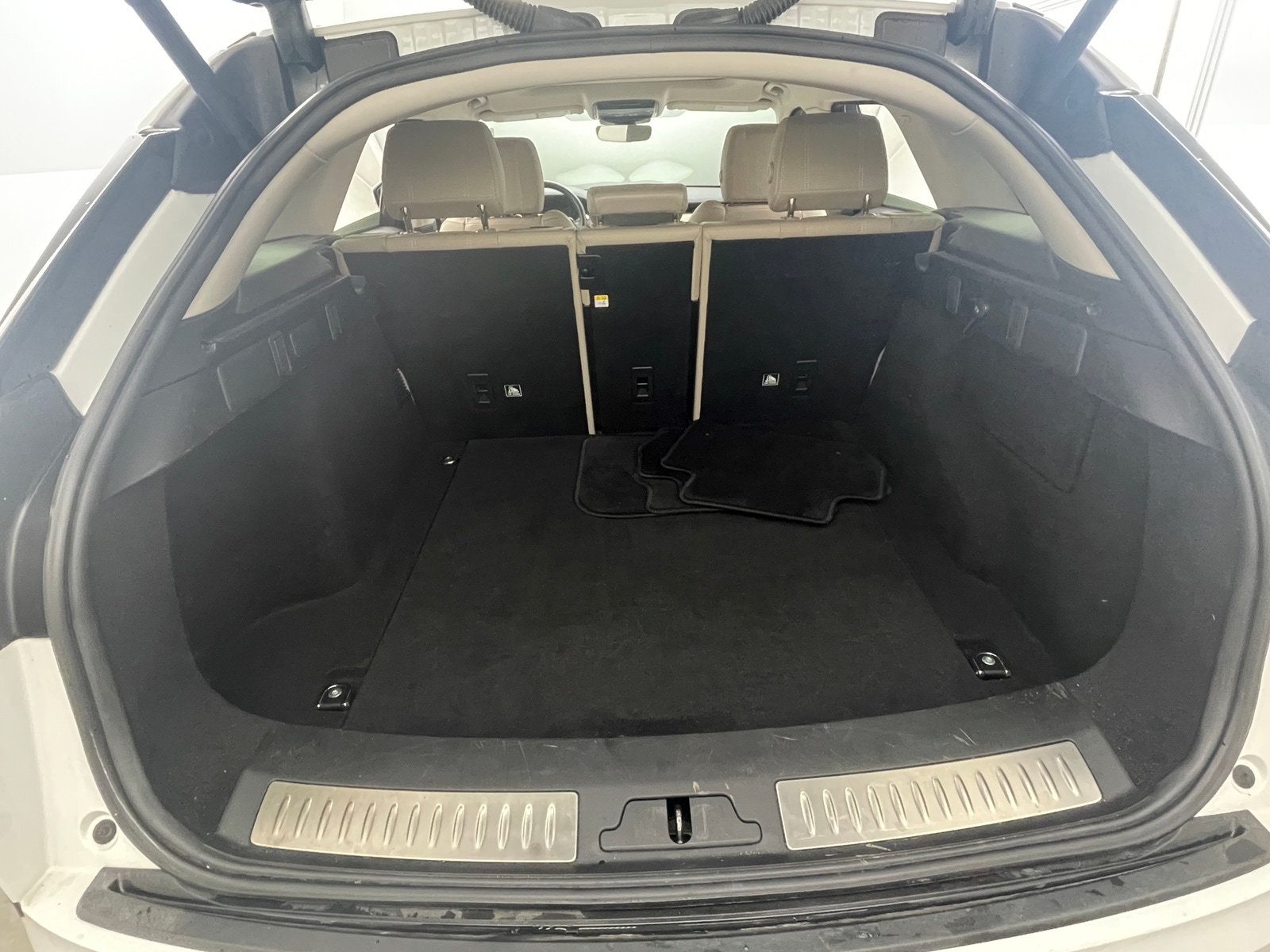 Thumbnail: 2020 Land Rover Range Rover Velar - 6