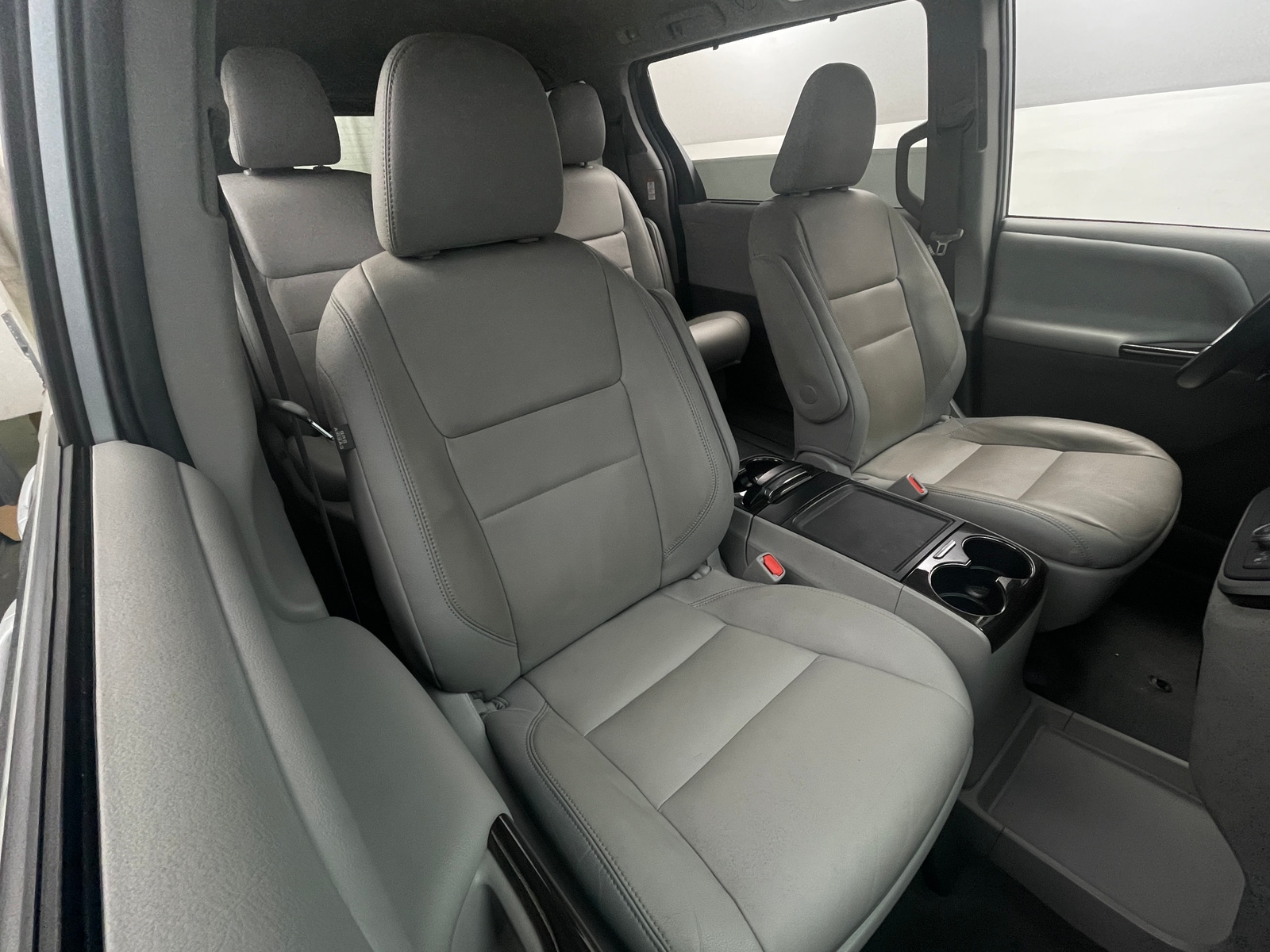 Thumbnail: 2020 Toyota Sienna - 2