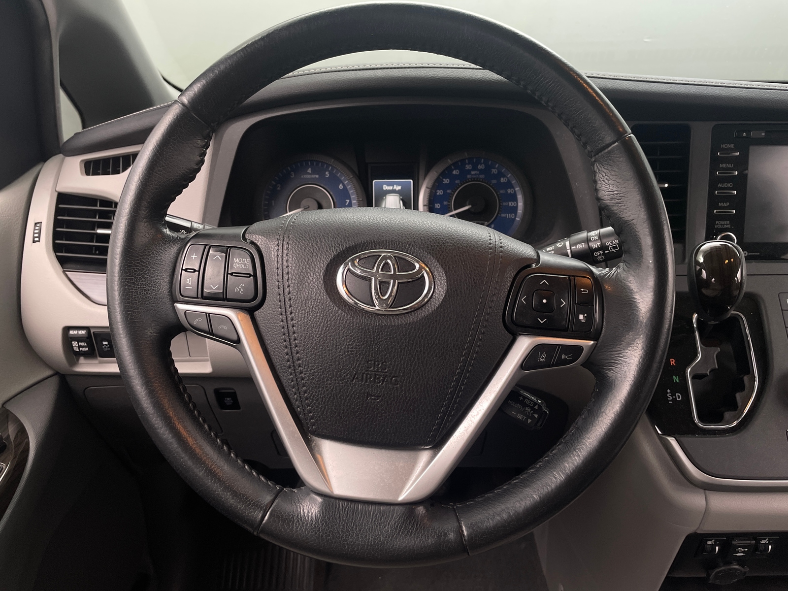 Thumbnail: 2020 Toyota Sienna - 5