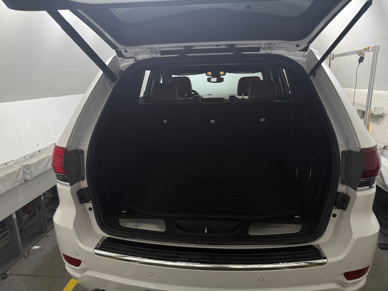 Thumbnail: 2020 Jeep Grand Cherokee - 6
