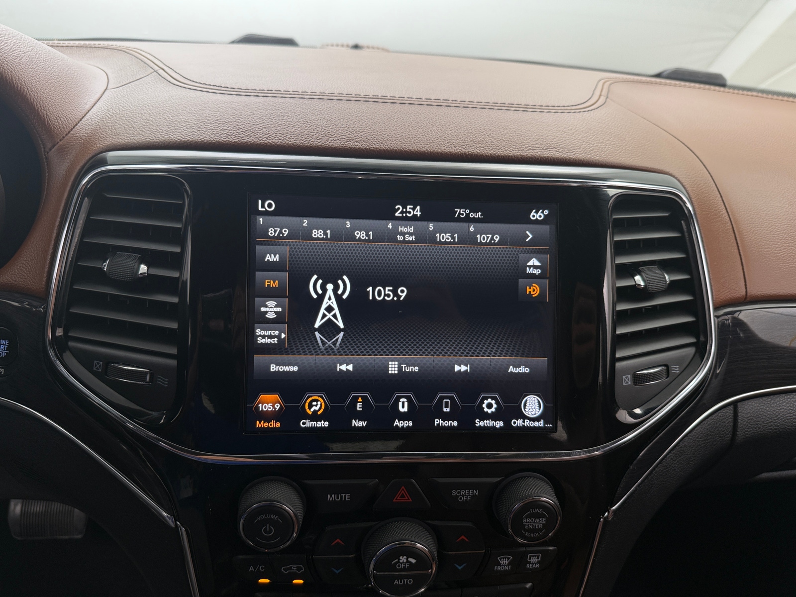 Thumbnail: 2020 Jeep Grand Cherokee - 3