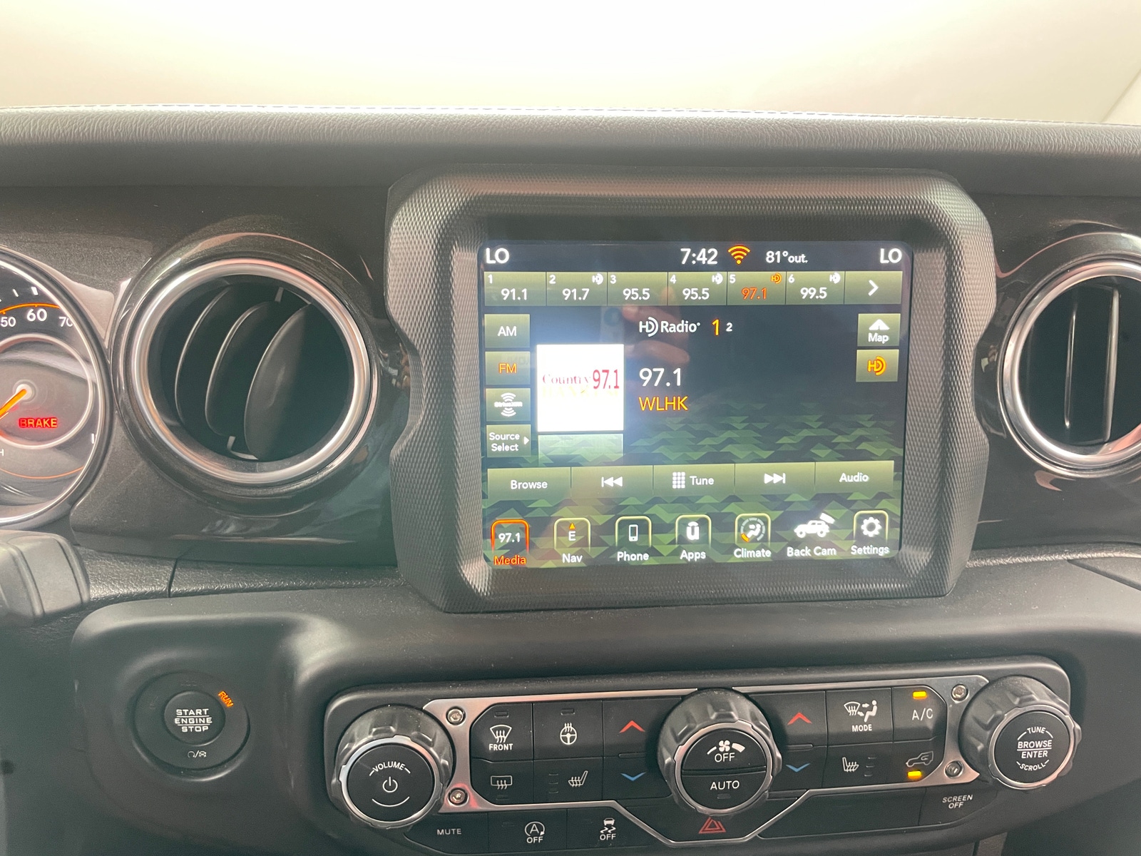 Thumbnail: 2019 Jeep Wrangler - 3