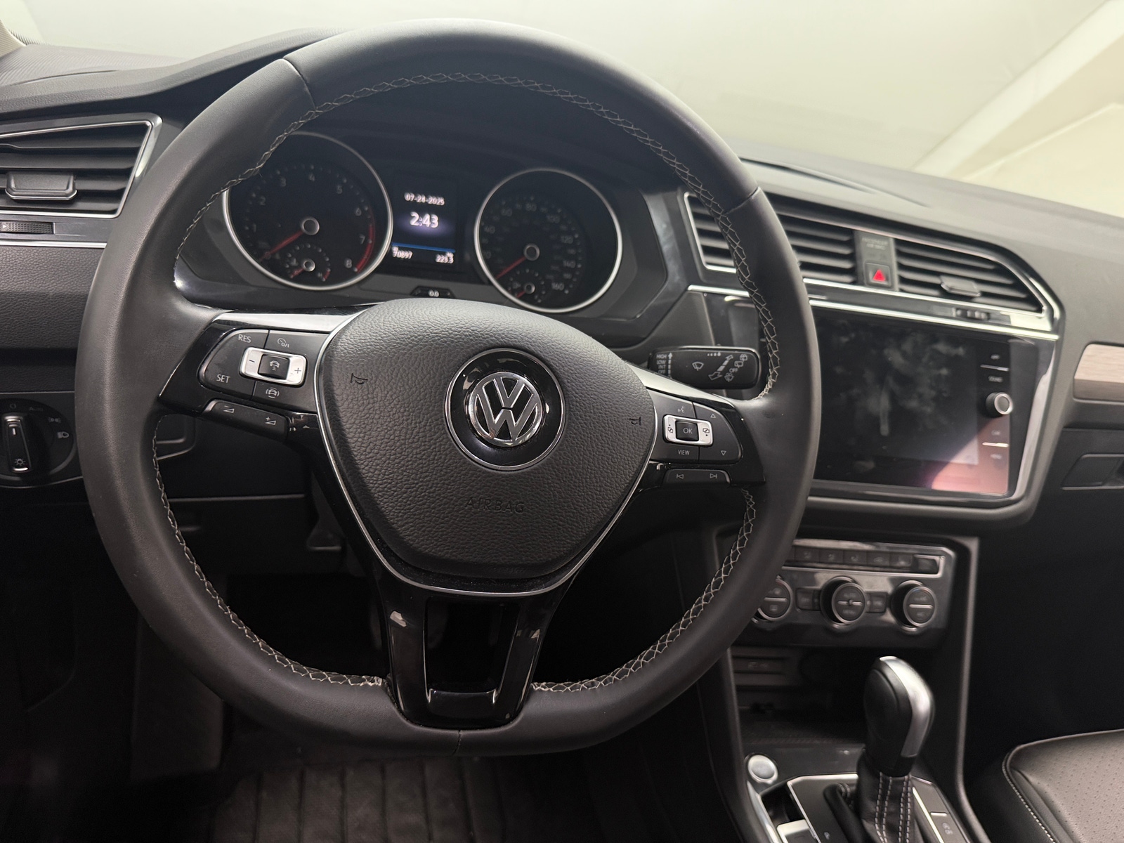 Thumbnail: 2021 Volkswagen Tiguan - 4