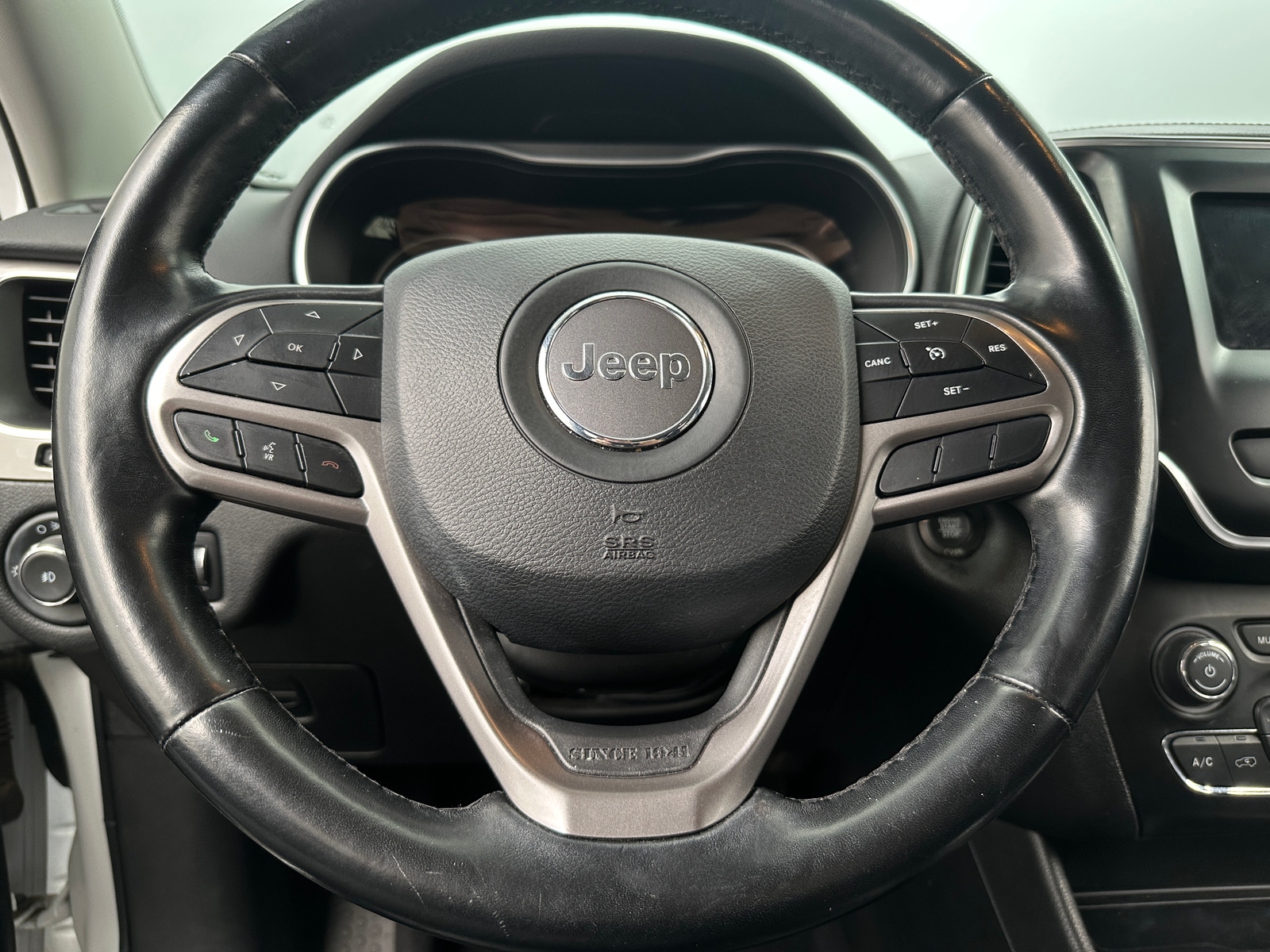 Thumbnail: 2021 Jeep Cherokee - 5