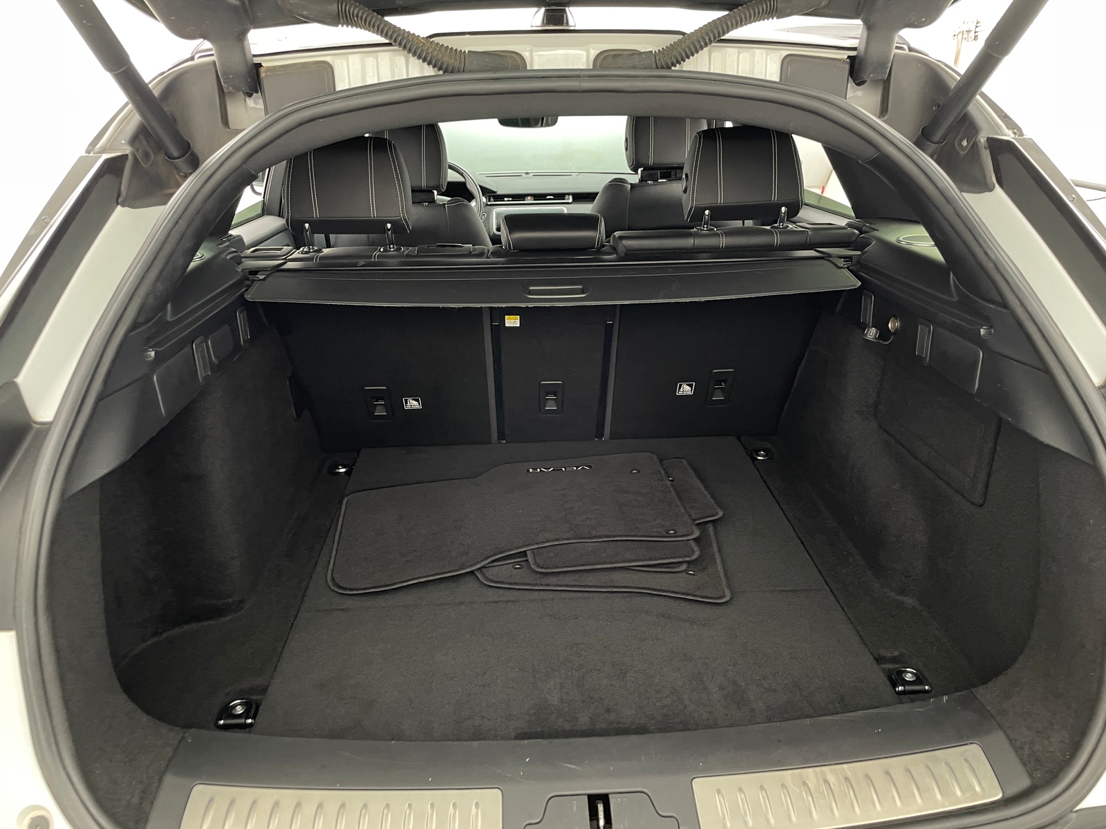 Thumbnail: 2018 Land Rover Range Rover Velar - 6
