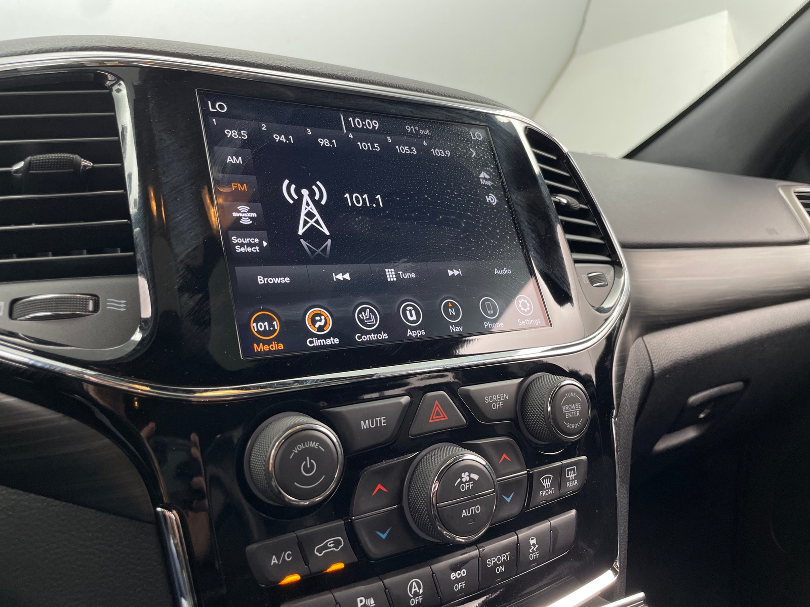 Thumbnail: 2020 Jeep Grand Cherokee - 3