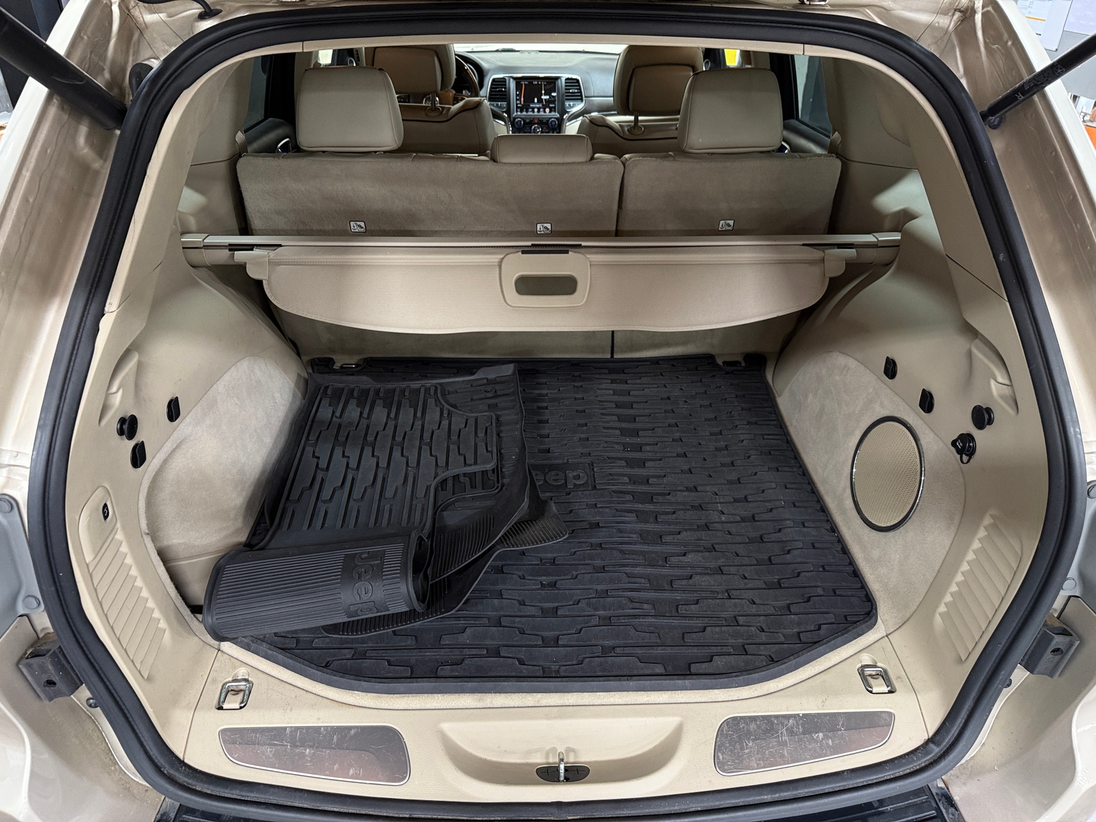 Thumbnail: 2015 Jeep Grand Cherokee - 6