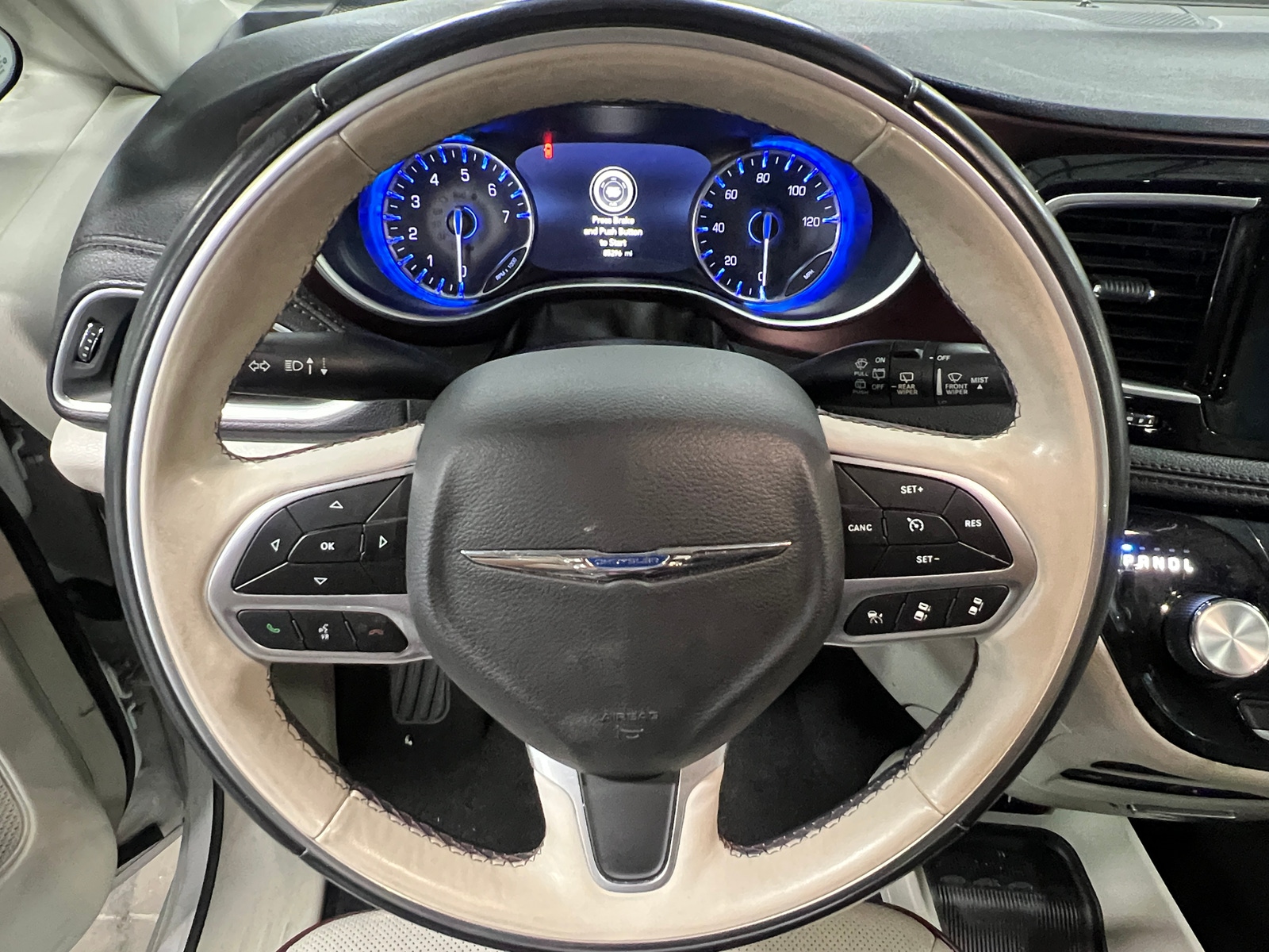 Thumbnail: 2018 Chrysler Pacifica - 4
