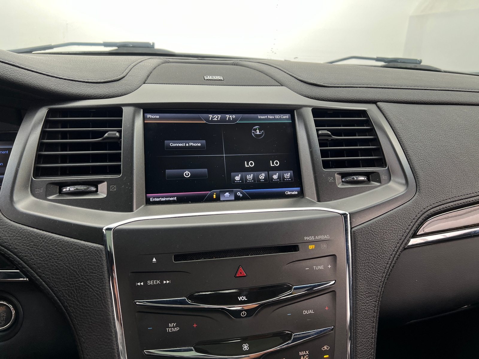 Thumbnail: 2013 Lincoln MKS - 3